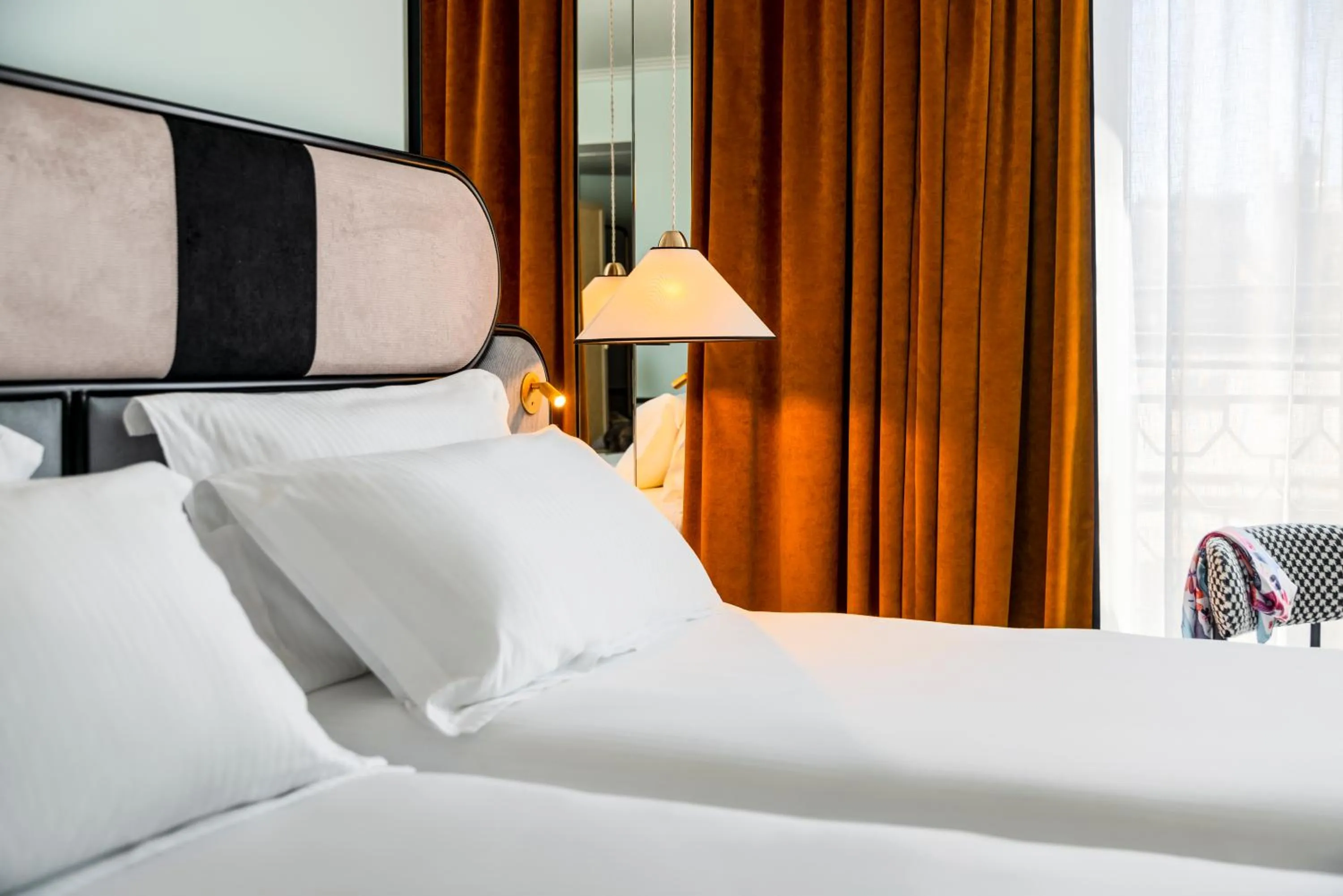 Bed in Hotel Faubourg Galant Paris - Handwritten Collection