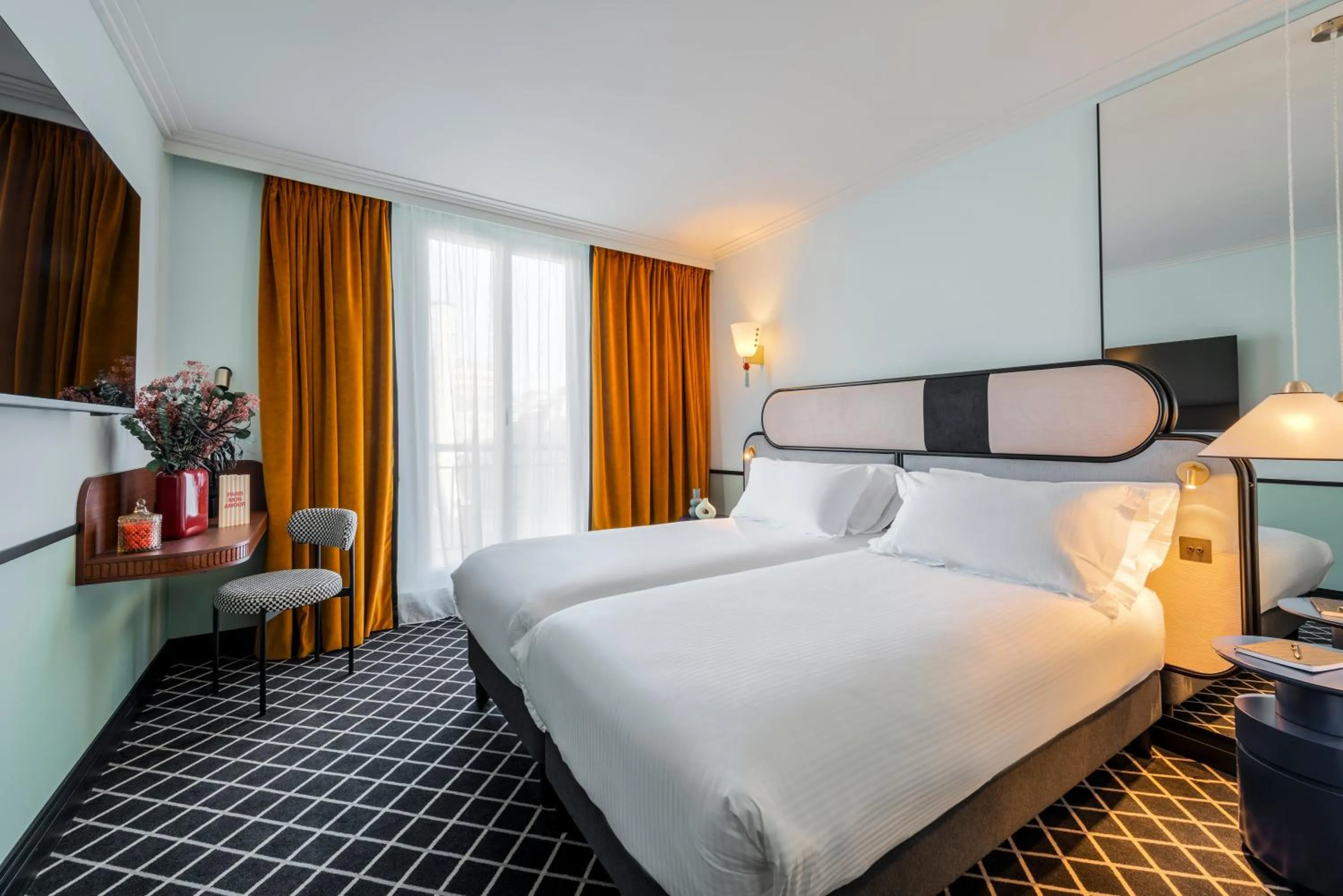 Bed in Hotel Faubourg Galant Paris - Handwritten Collection