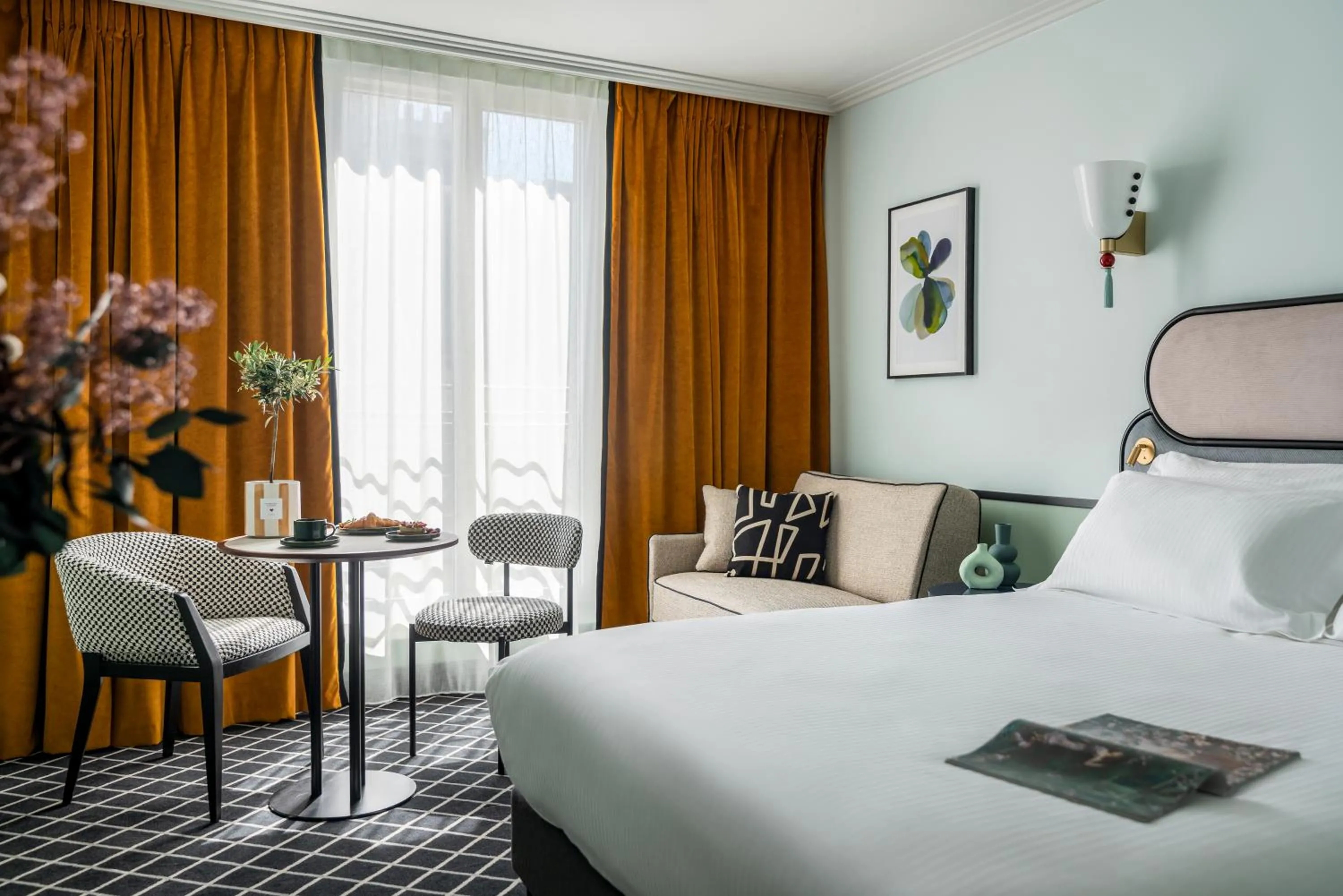 Photo of the whole room, Bed in Hotel Faubourg Galant Paris - Handwritten Collection