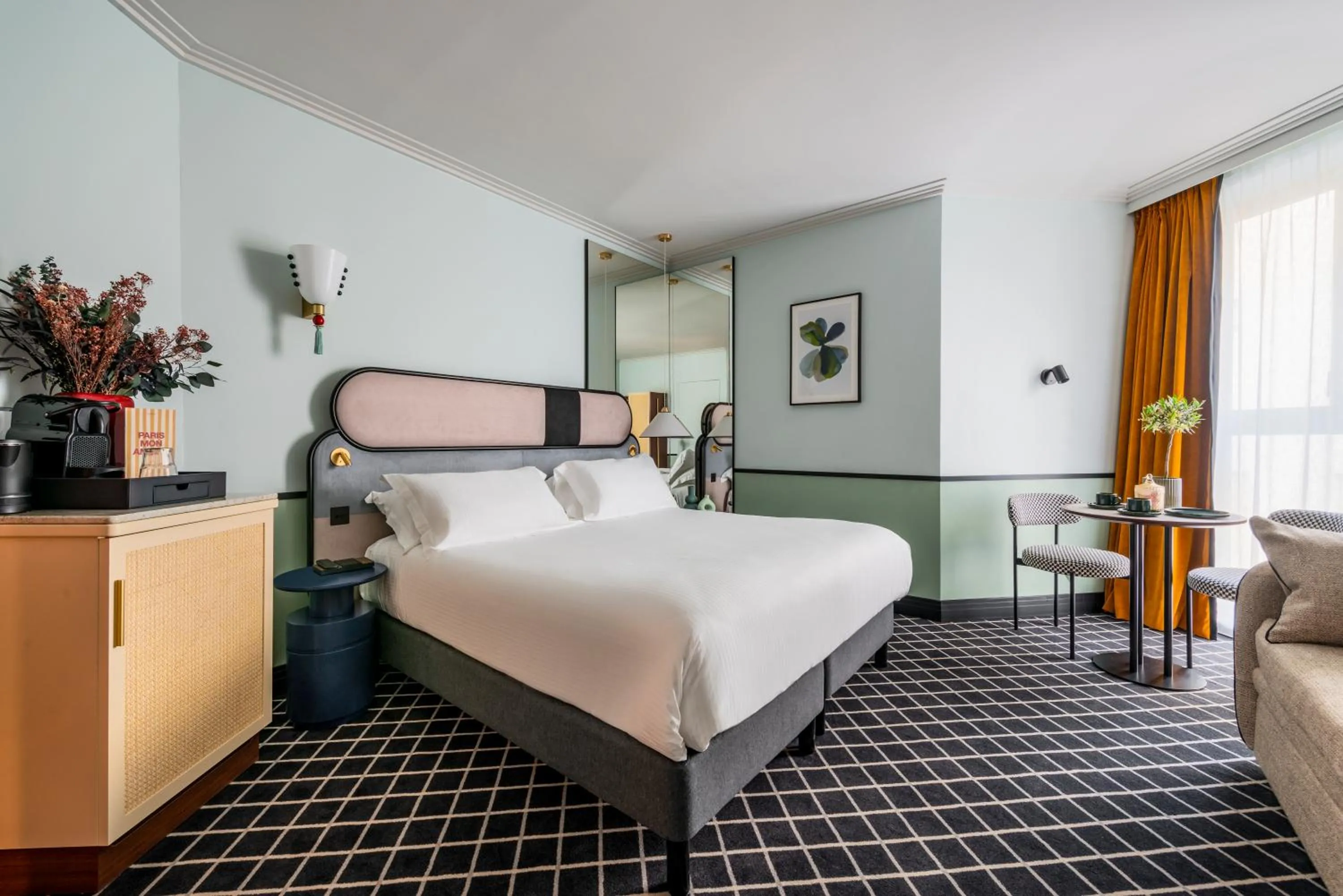 Bed in Hotel Faubourg Galant Paris - Handwritten Collection