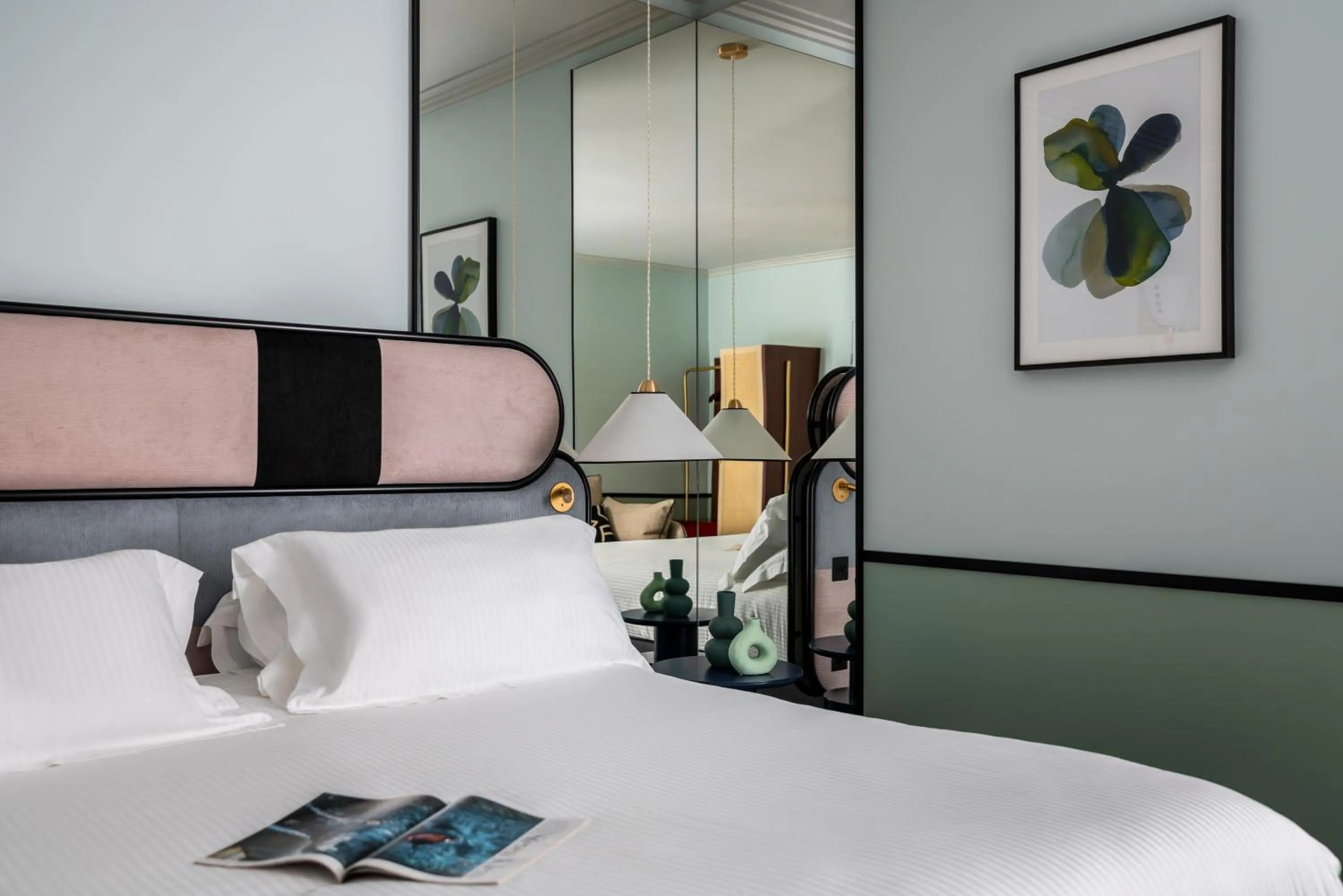 Bed in Hotel Faubourg Galant Paris - Handwritten Collection