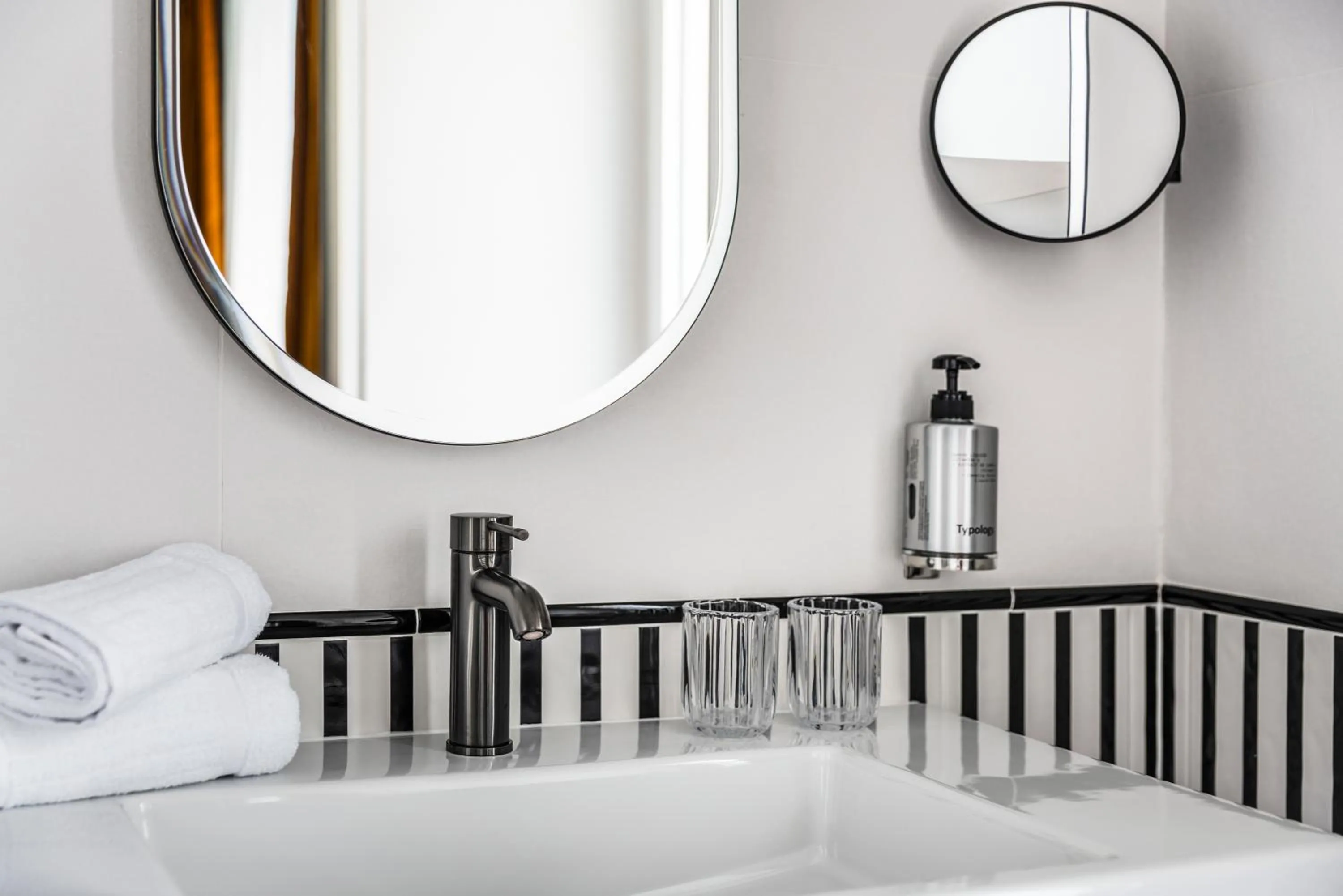 Bathroom, Bed in Hotel Faubourg Galant Paris - Handwritten Collection
