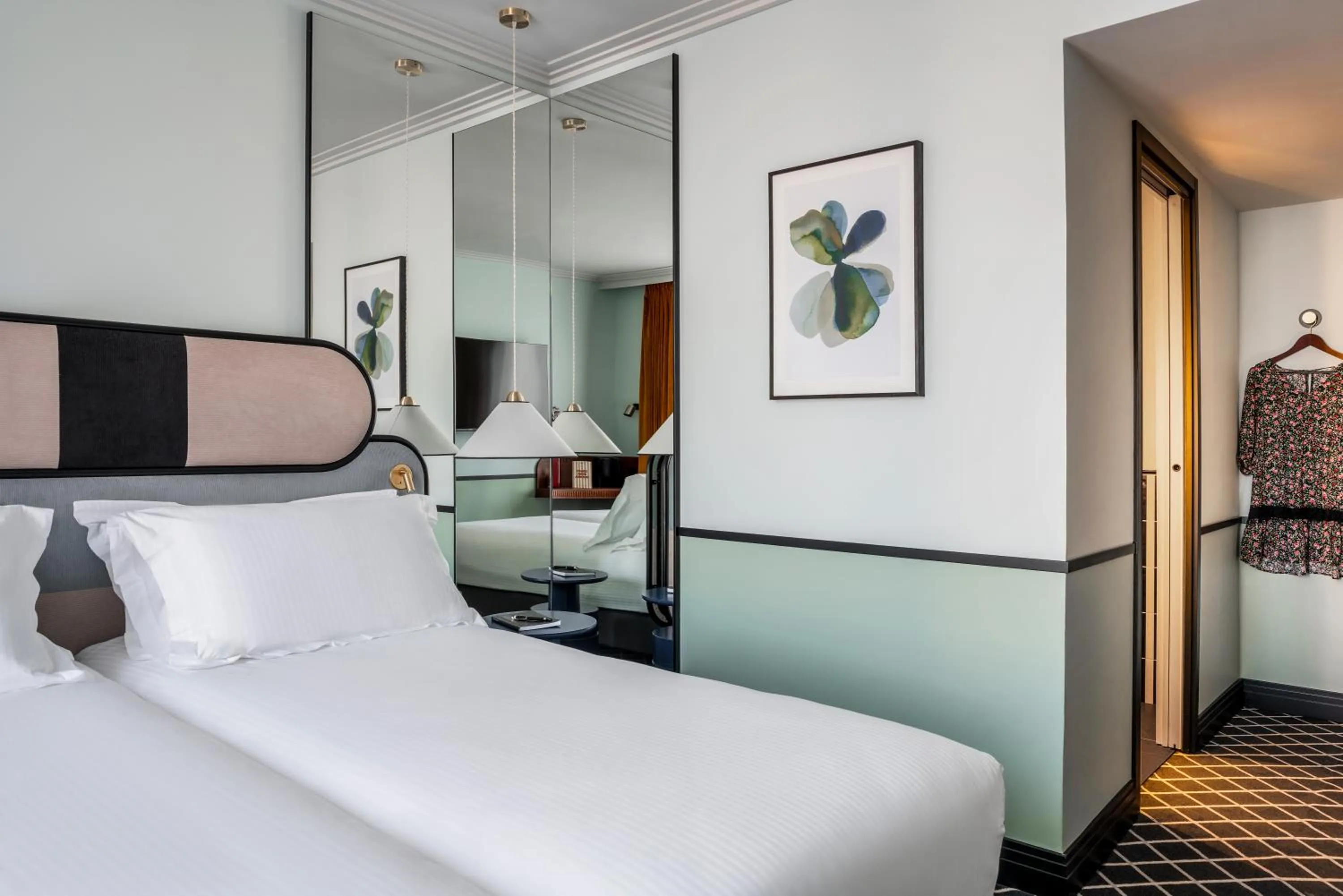 Bed in Hotel Faubourg Galant Paris - Handwritten Collection