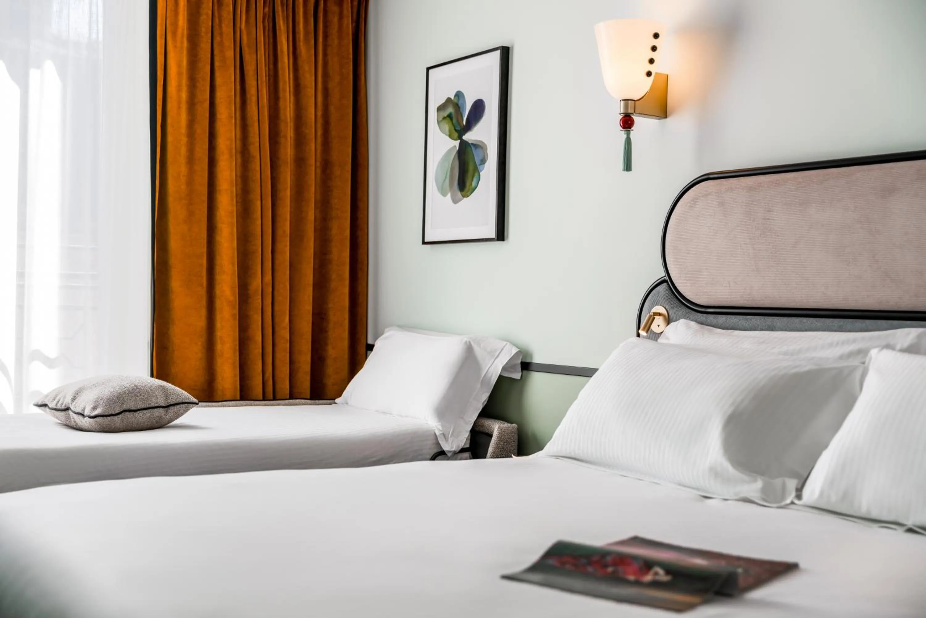 Bed in Hotel Faubourg Galant Paris - Handwritten Collection