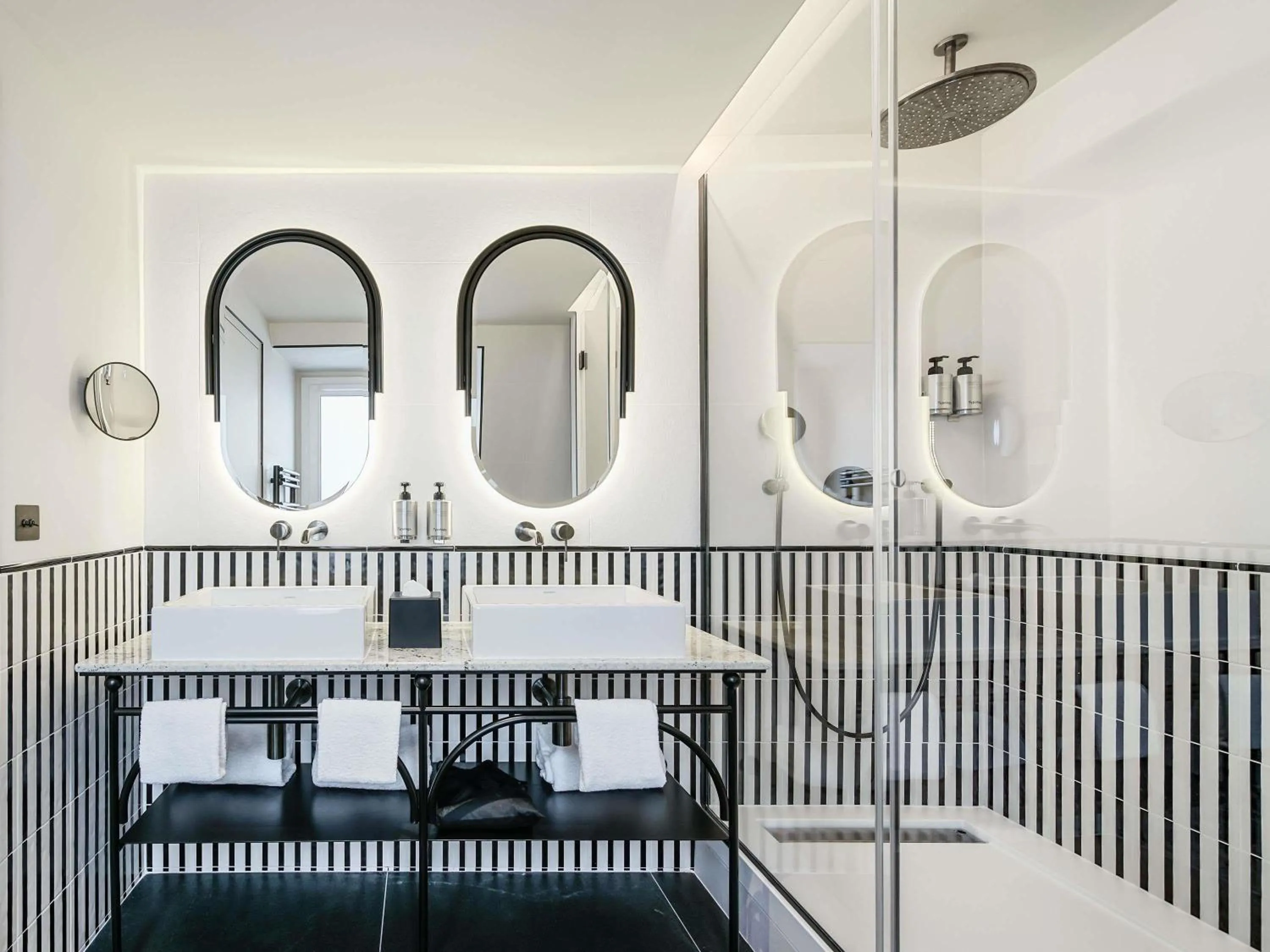 Bedroom in Hotel Faubourg Galant Paris - Handwritten Collection