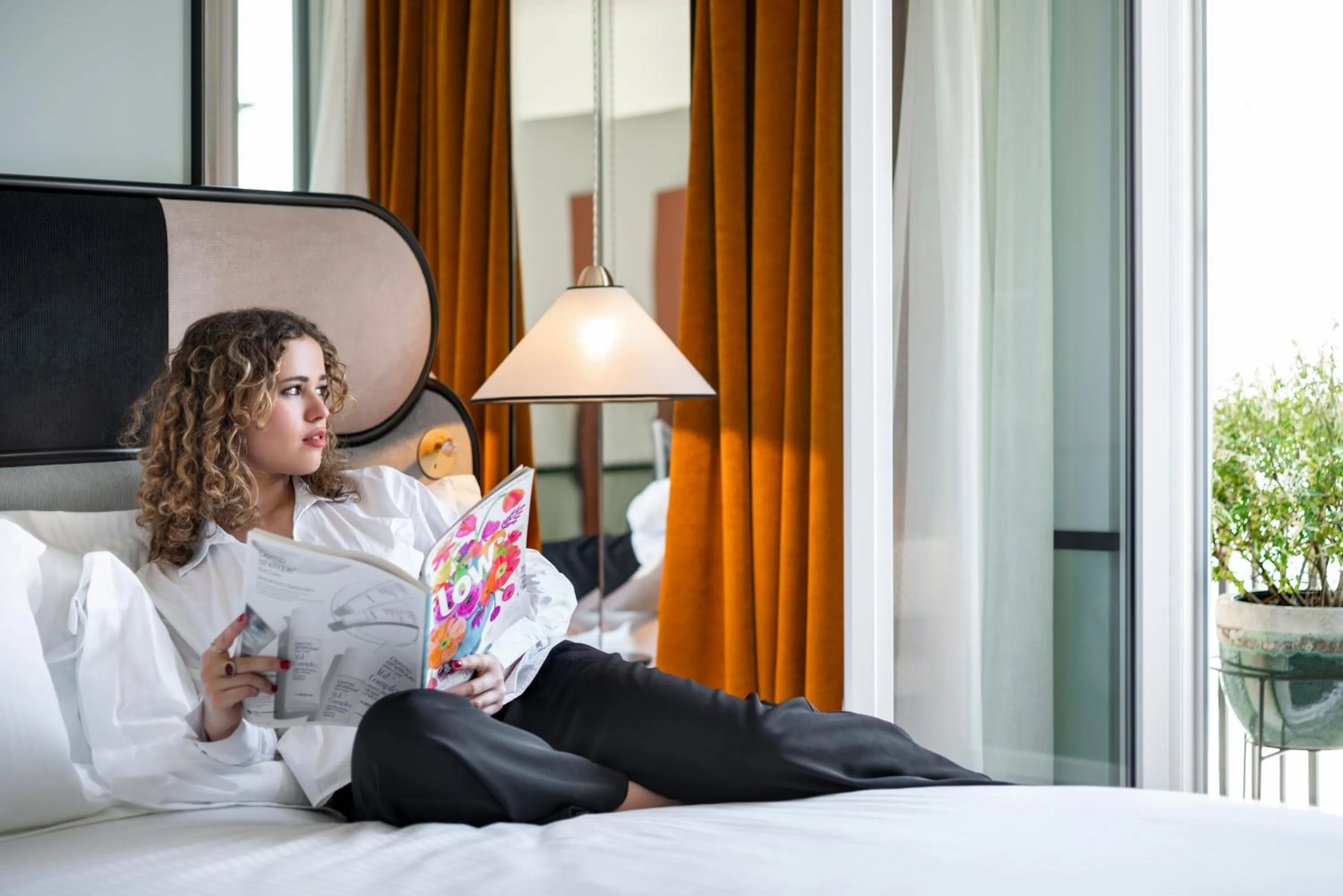 Bed in Hotel Faubourg Galant Paris - Handwritten Collection