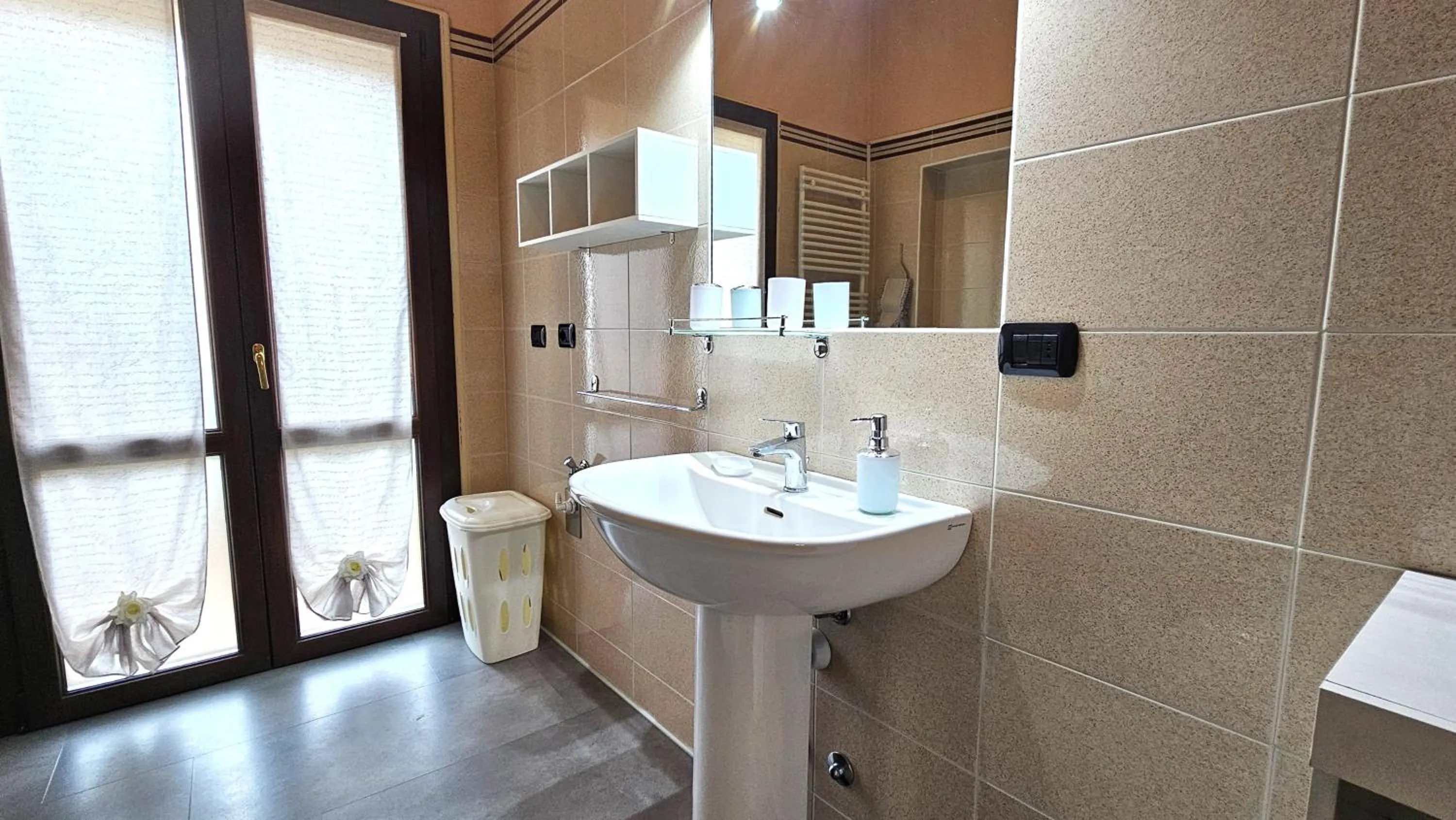 Bathroom in Opera et Love