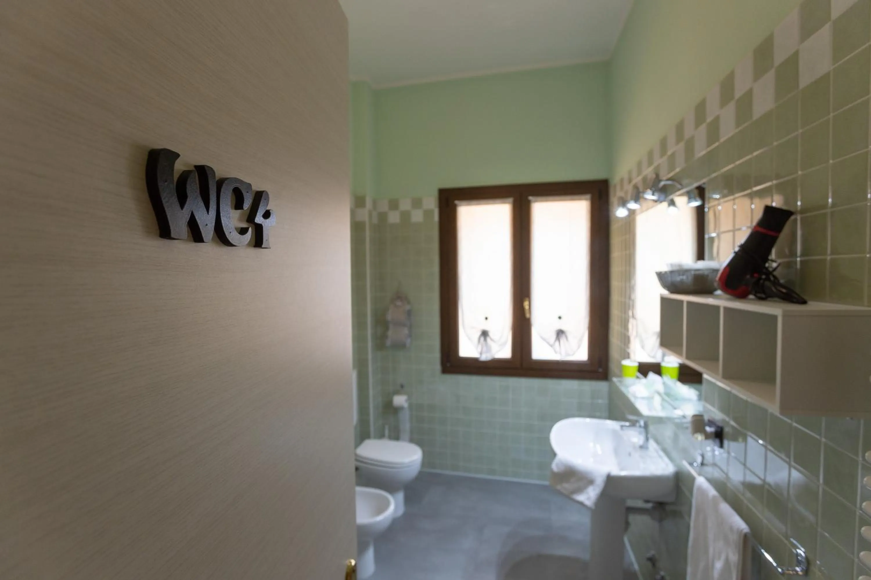 Toilet in L'OPERA ROOMS