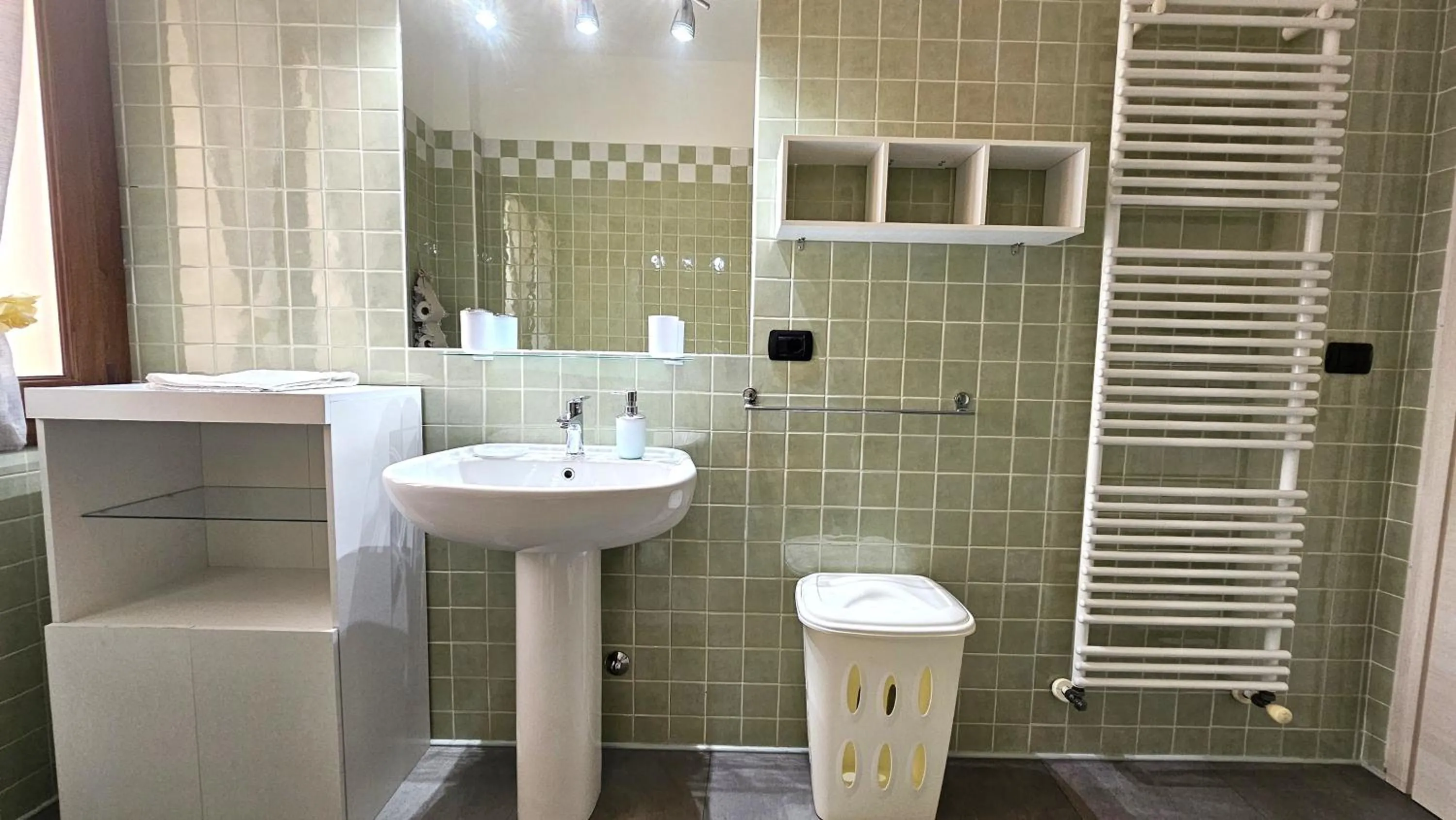 Shower in Opera et Love