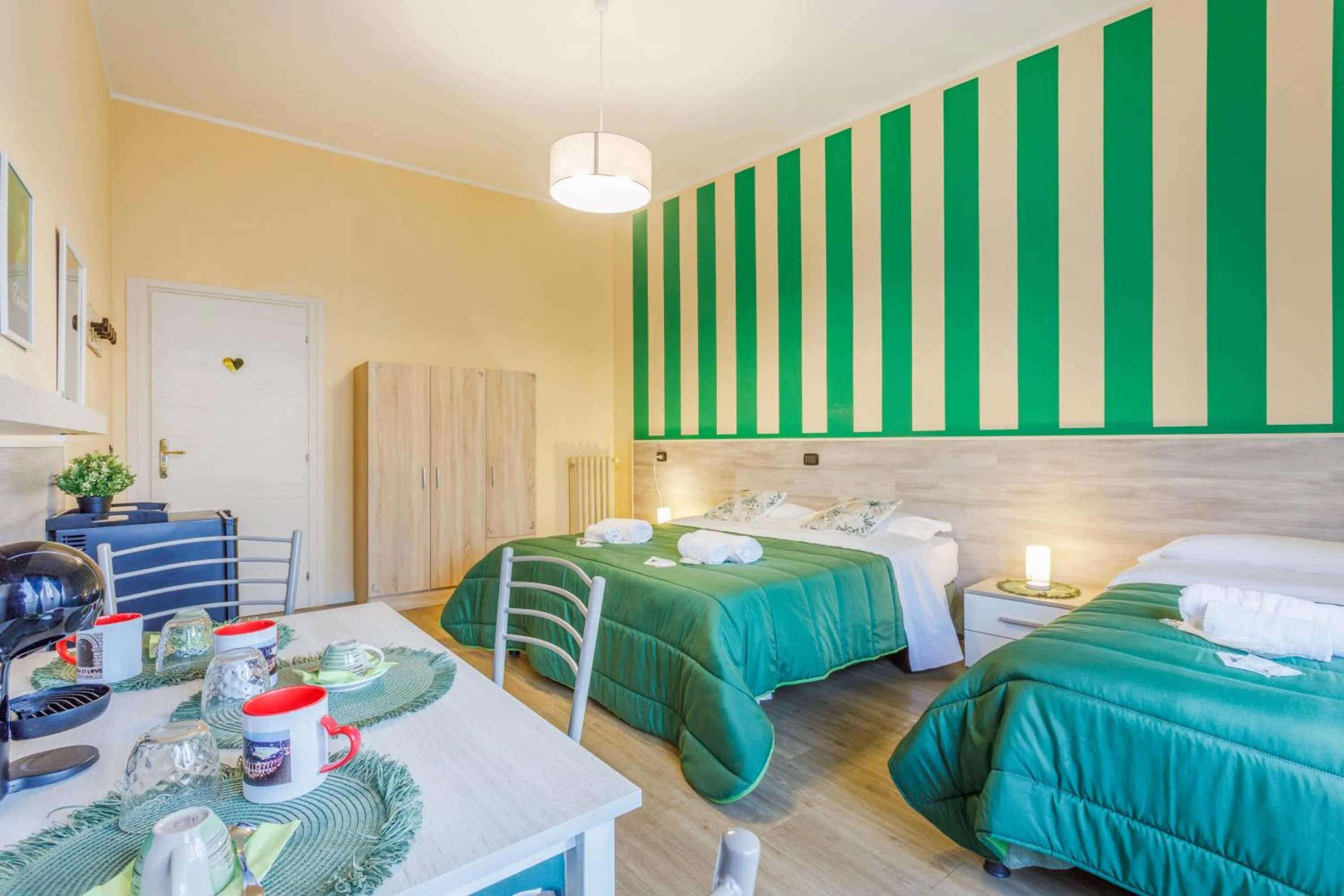 Bed in OPERA et LOVE - 200m dall'Arena con convenzione per Parcheggio e Colazione in pasticceria adiacente