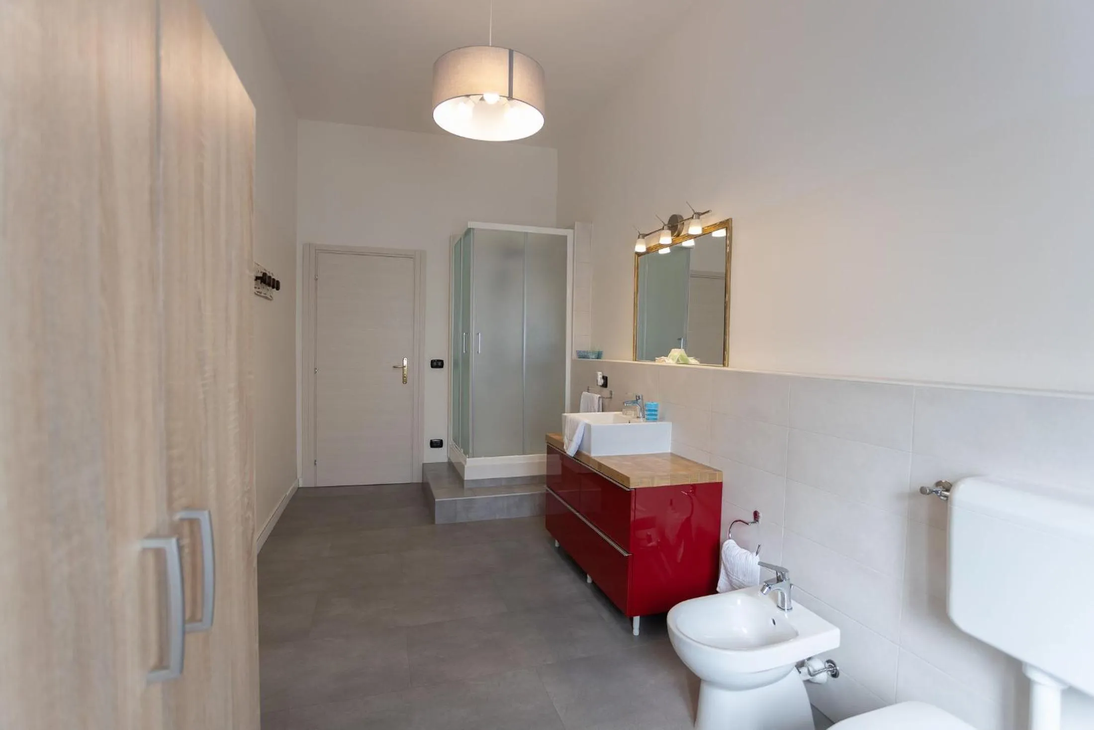 Shower in L'OPERA ROOMS