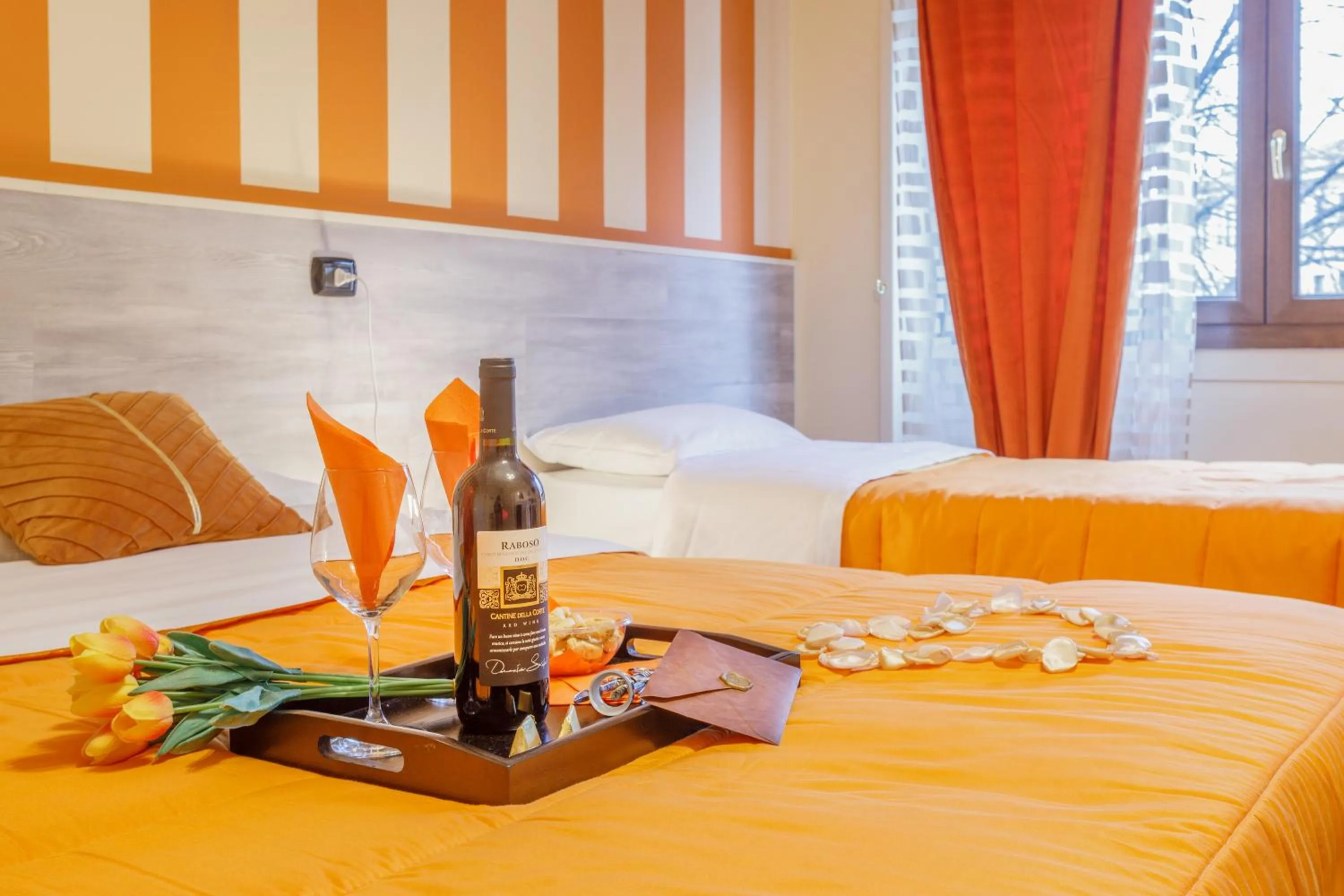 Bed in OPERA et LOVE - 200m dall'Arena con convenzione per Parcheggio e Colazione in pasticceria adiacente