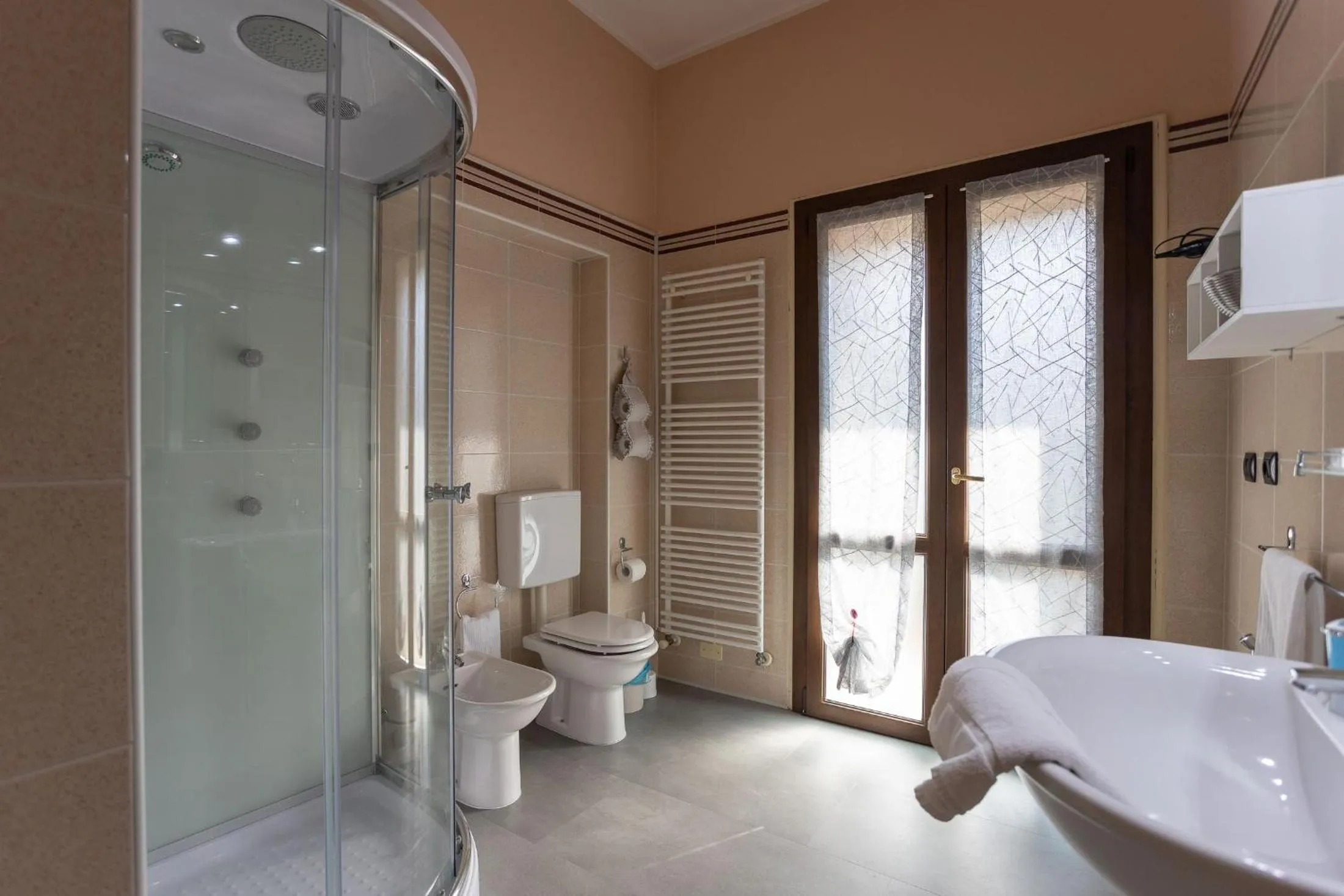 Shower in L'OPERA ROOMS