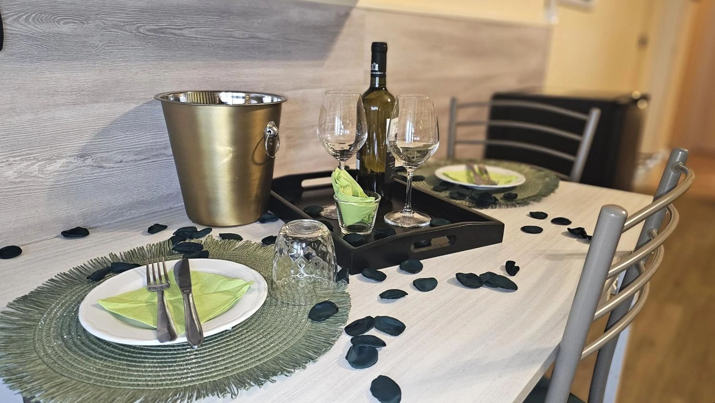 Food and drinks in Opera et Love