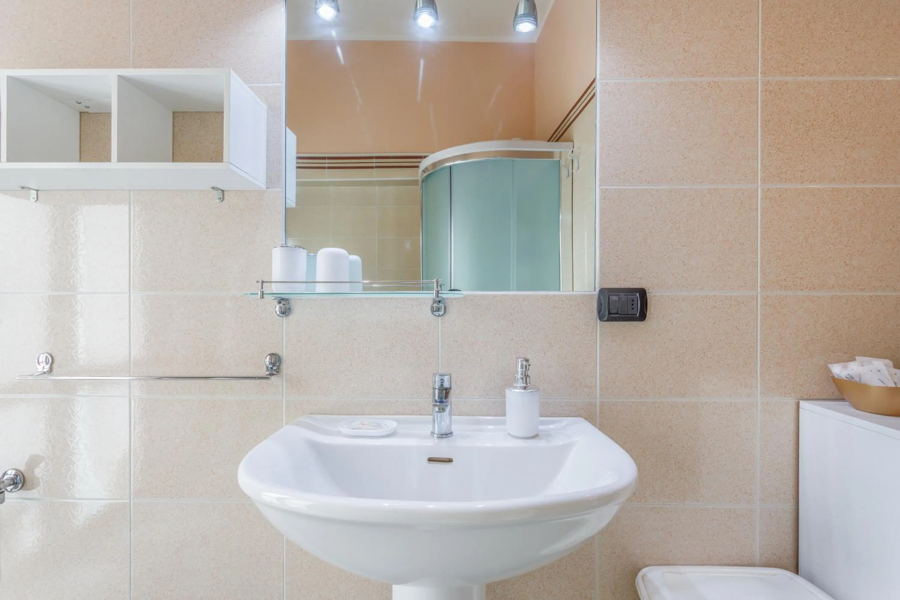 OPERA et LOVE - 200m dall'Arena con convenzione per Parcheggio e Colazione in pasticceria adiacente