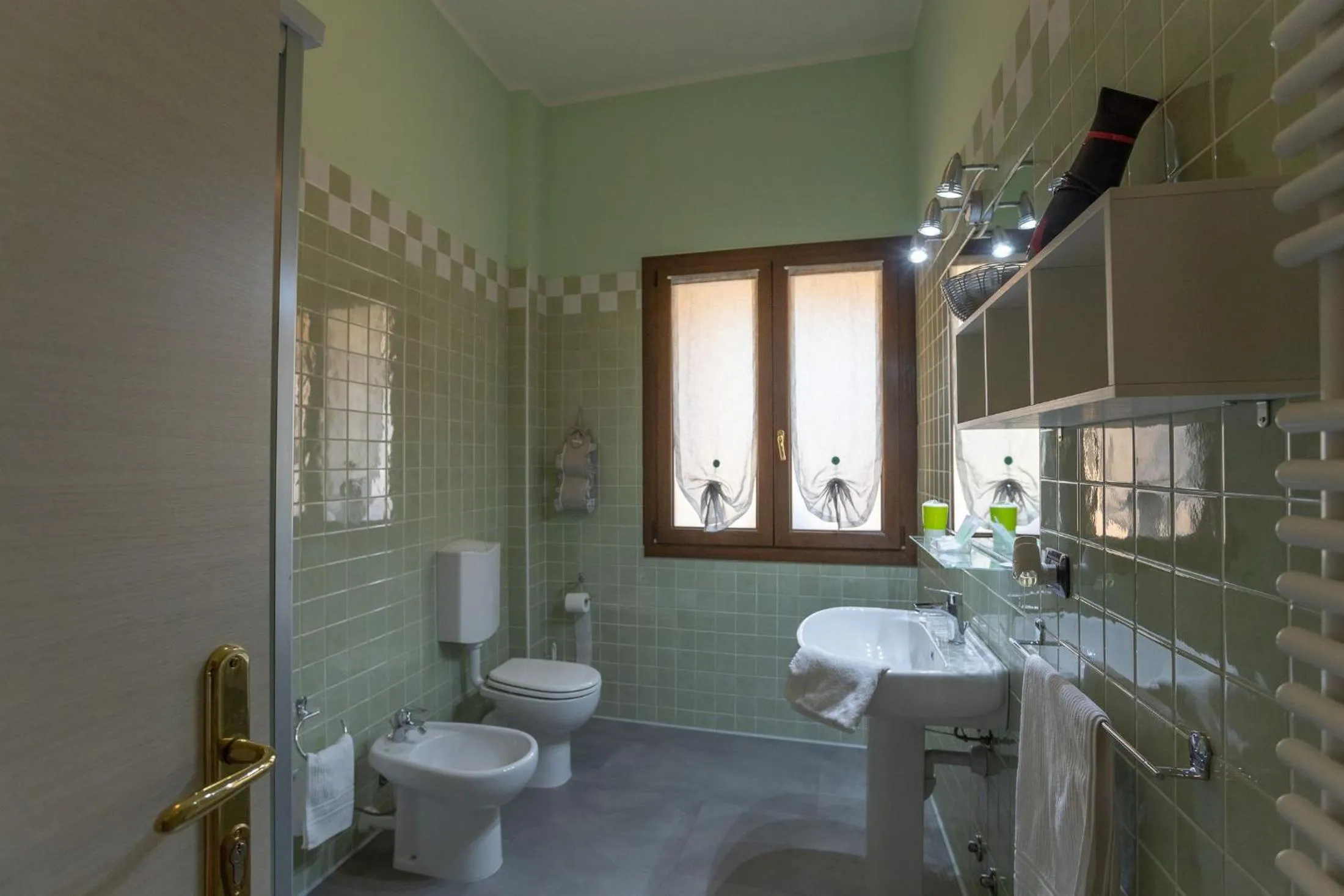 Toilet in L'OPERA ROOMS