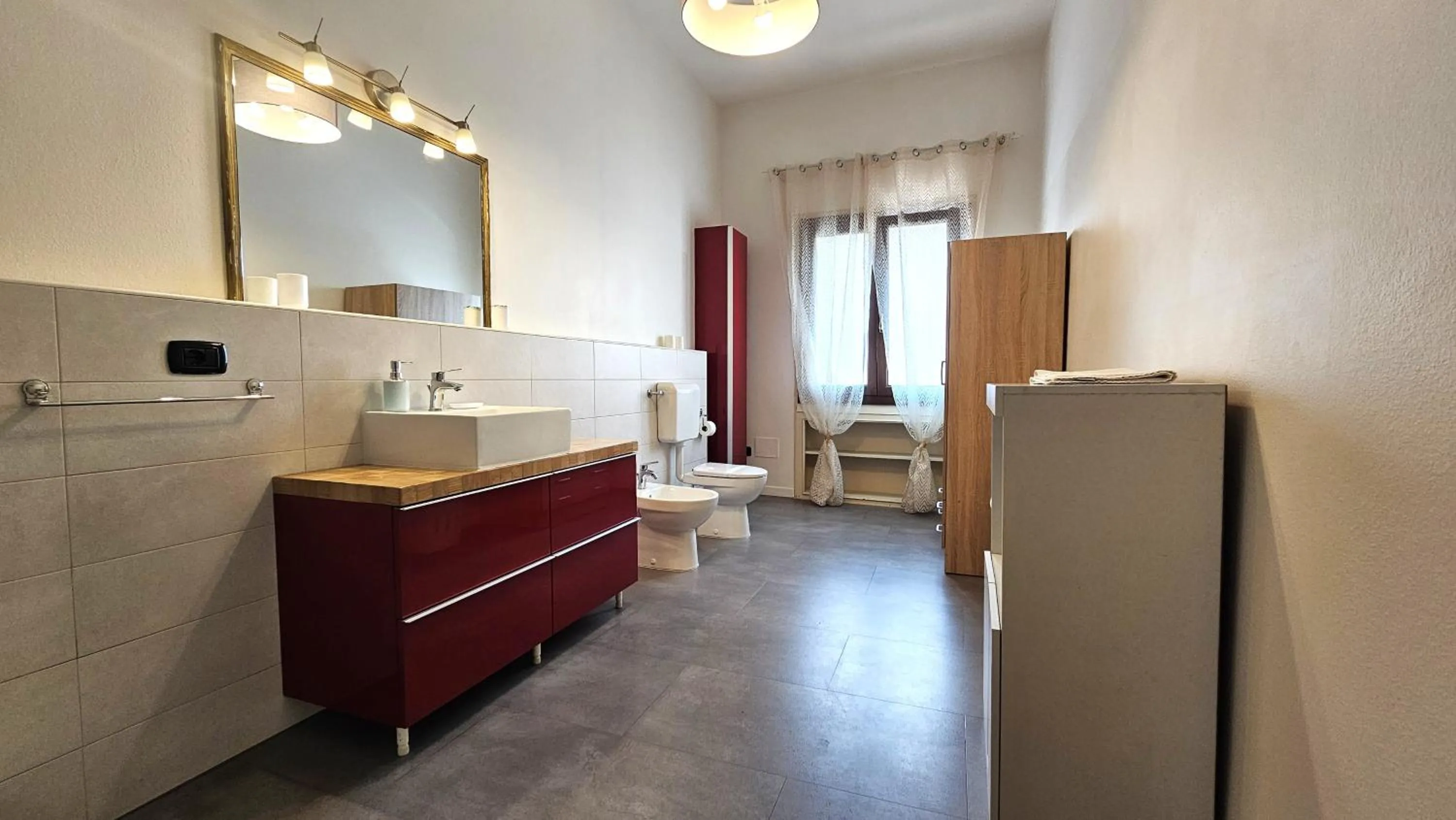 Bathroom in Opera et Love