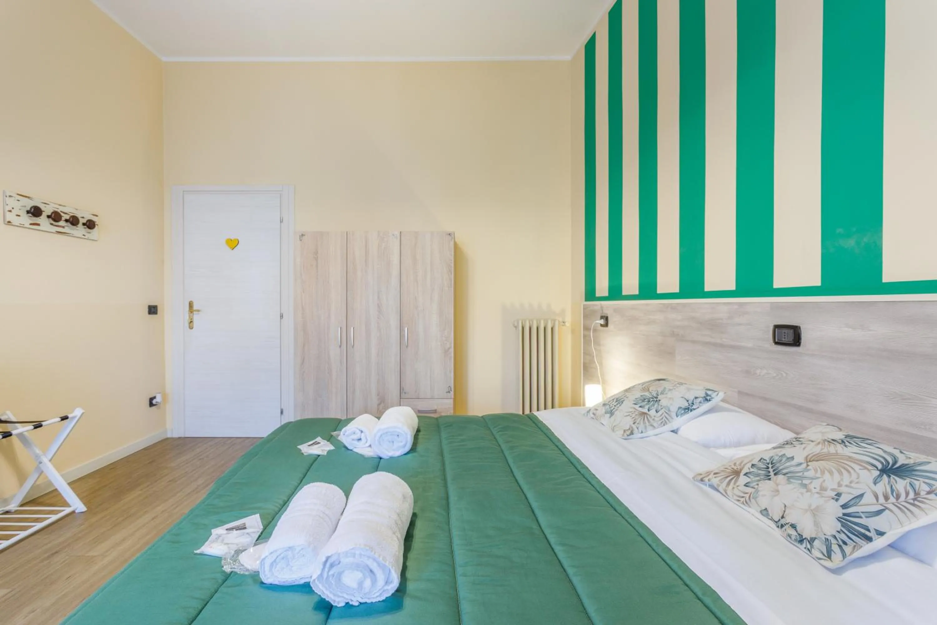 Bed in OPERA et LOVE - 200m dall'Arena con convenzione per Parcheggio e Colazione in pasticceria adiacente