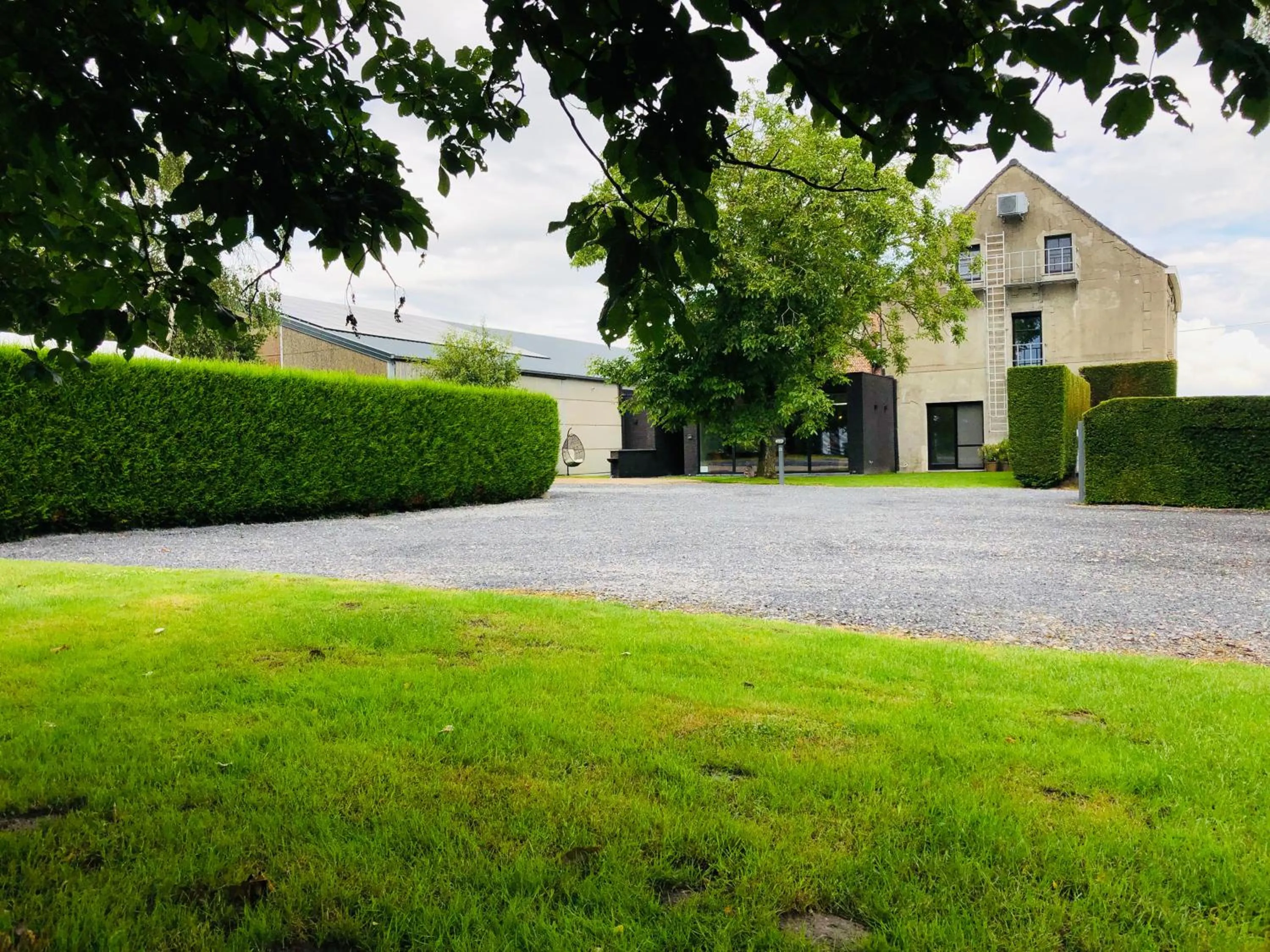 Property building in D'Hommelbelle