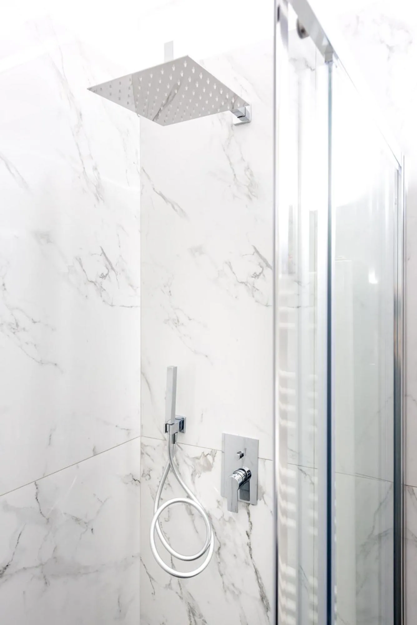 Shower in TURINHOMETOWN Residence Apartments