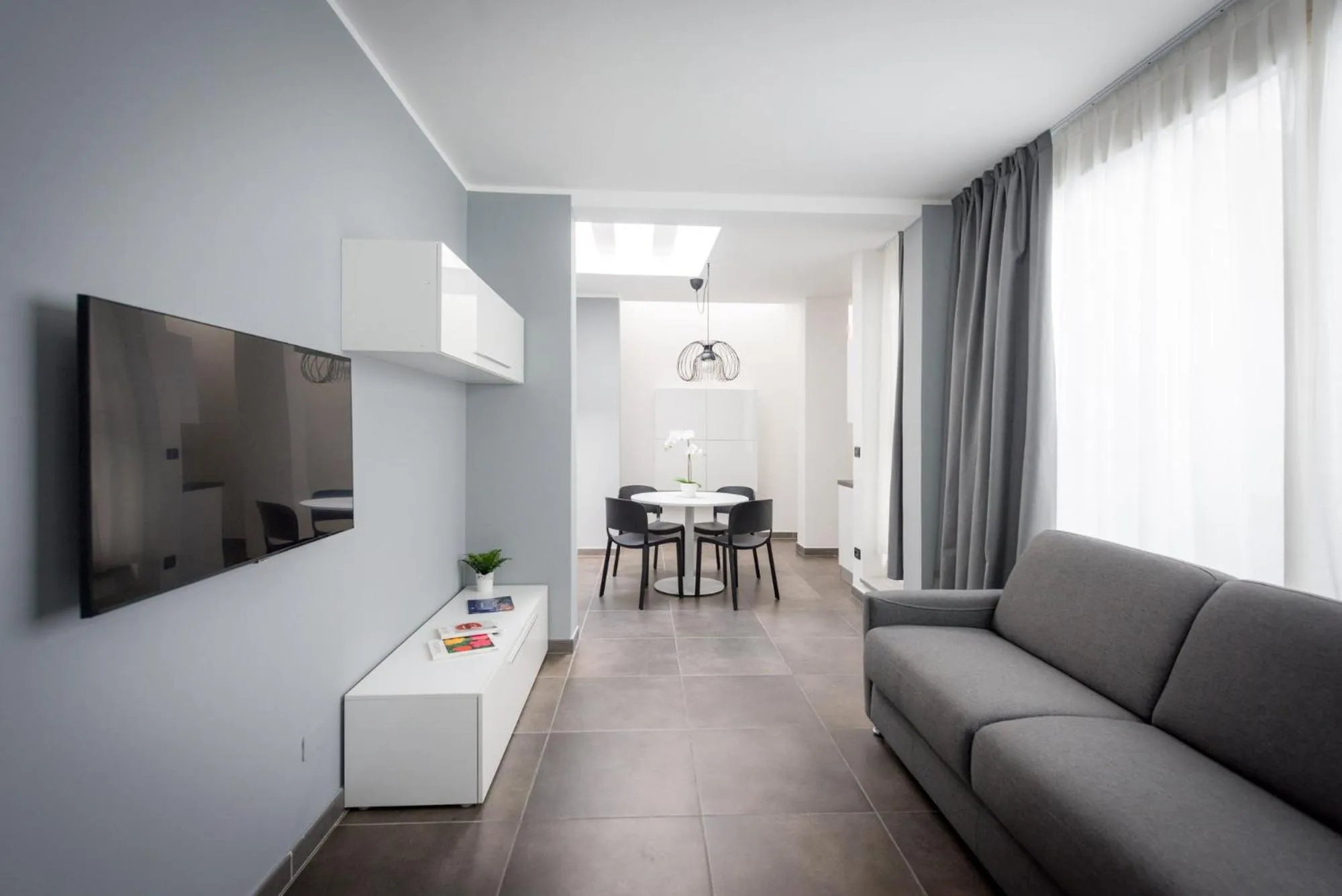 TV and multimedia in TURINHOMETOWN Residence Apartments