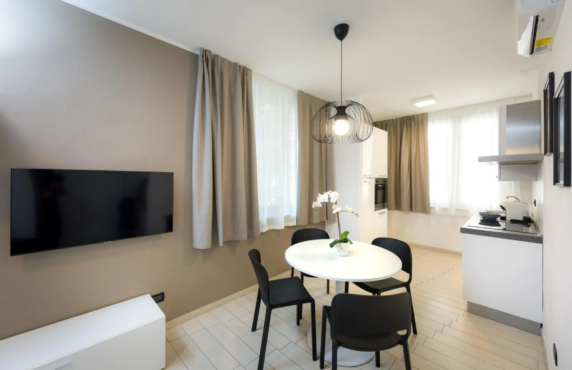 TV and multimedia in TURINHOMETOWN Residence Apartments