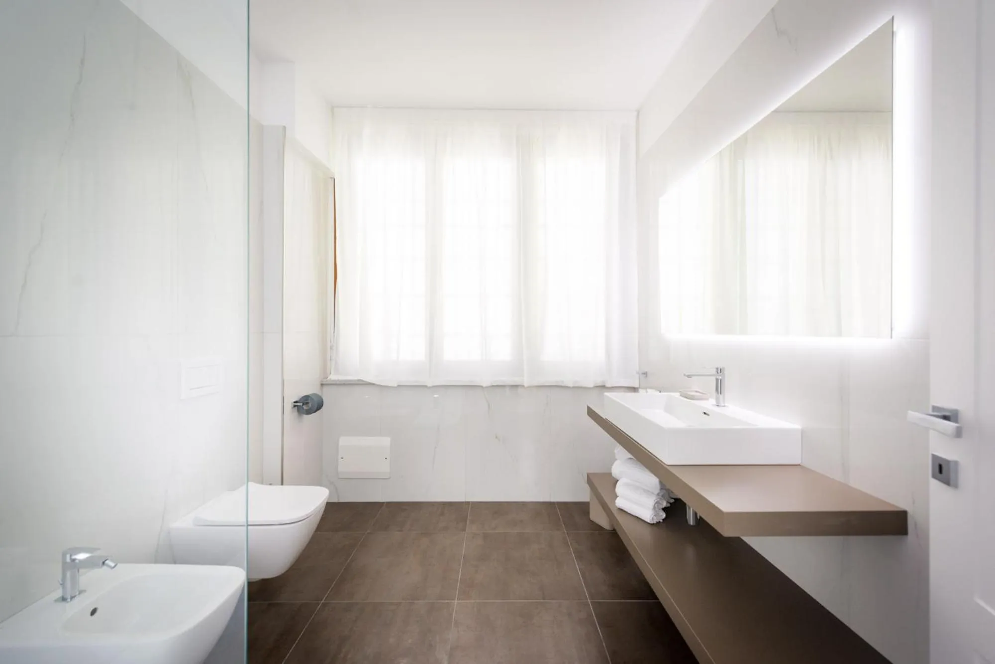 Shower in TURINHOMETOWN Residence Apartments