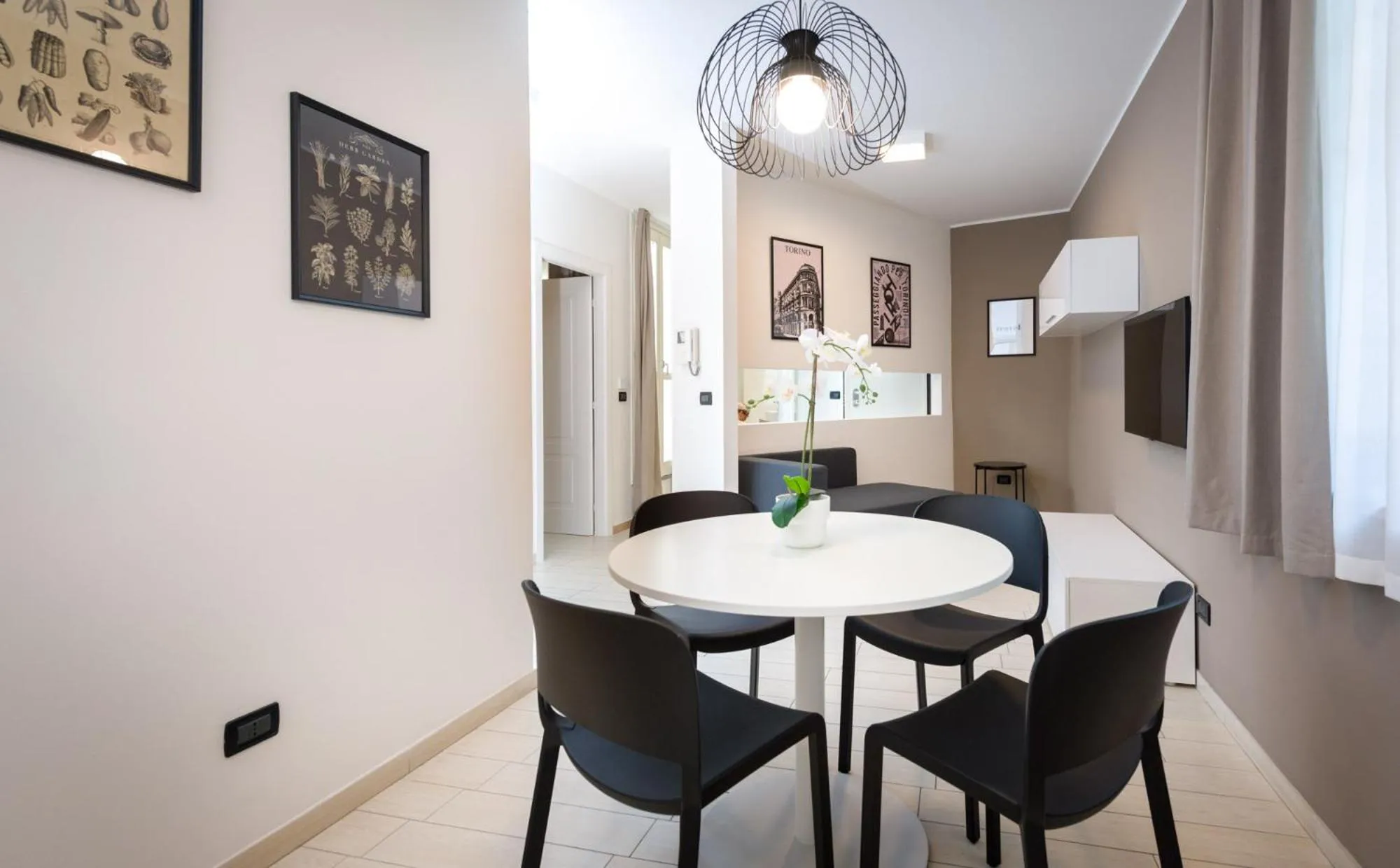 TV and multimedia in TURINHOMETOWN Residence Apartments