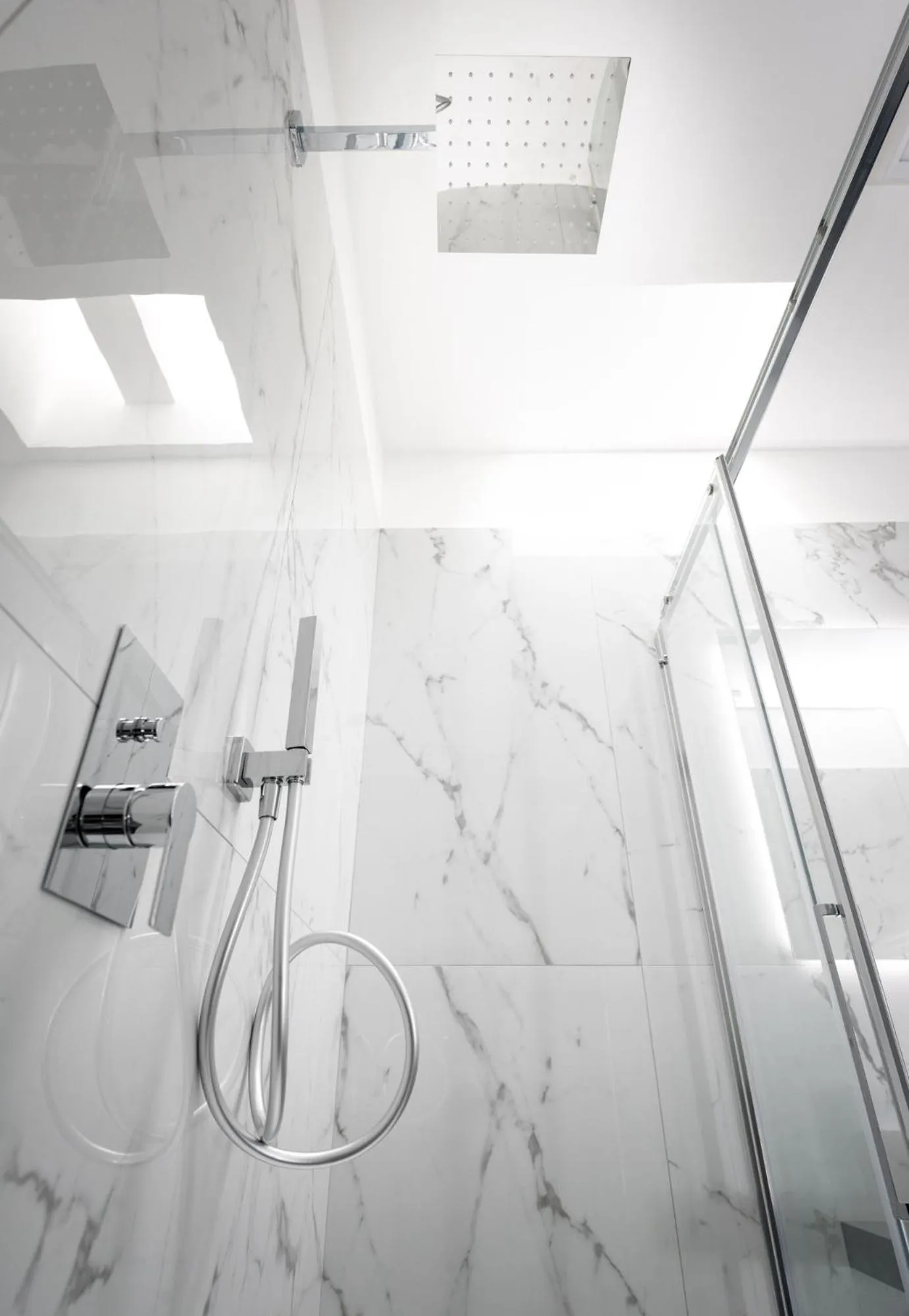 Shower in TURINHOMETOWN Residence Apartments