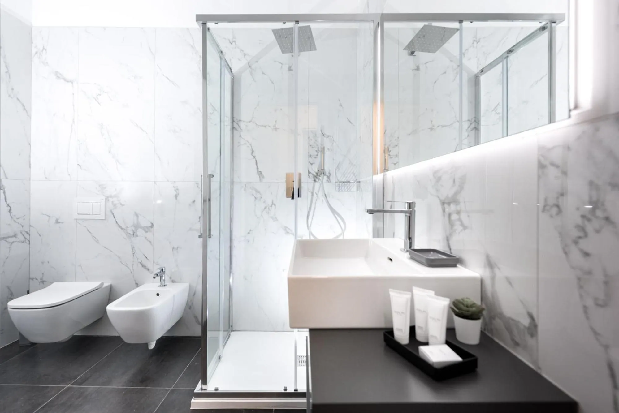 Shower in TURINHOMETOWN Residence Apartments