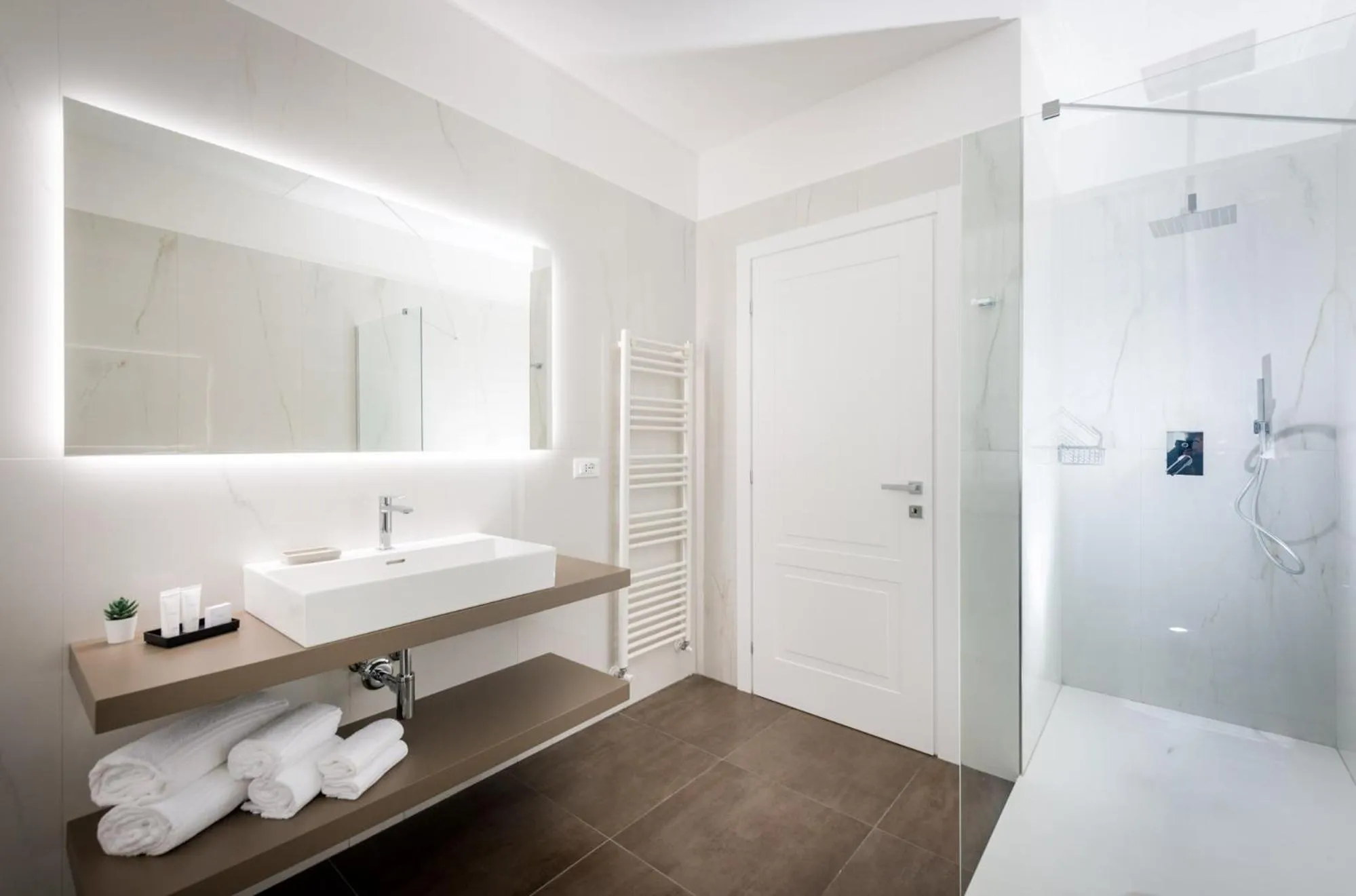 Shower in TURINHOMETOWN Residence Apartments