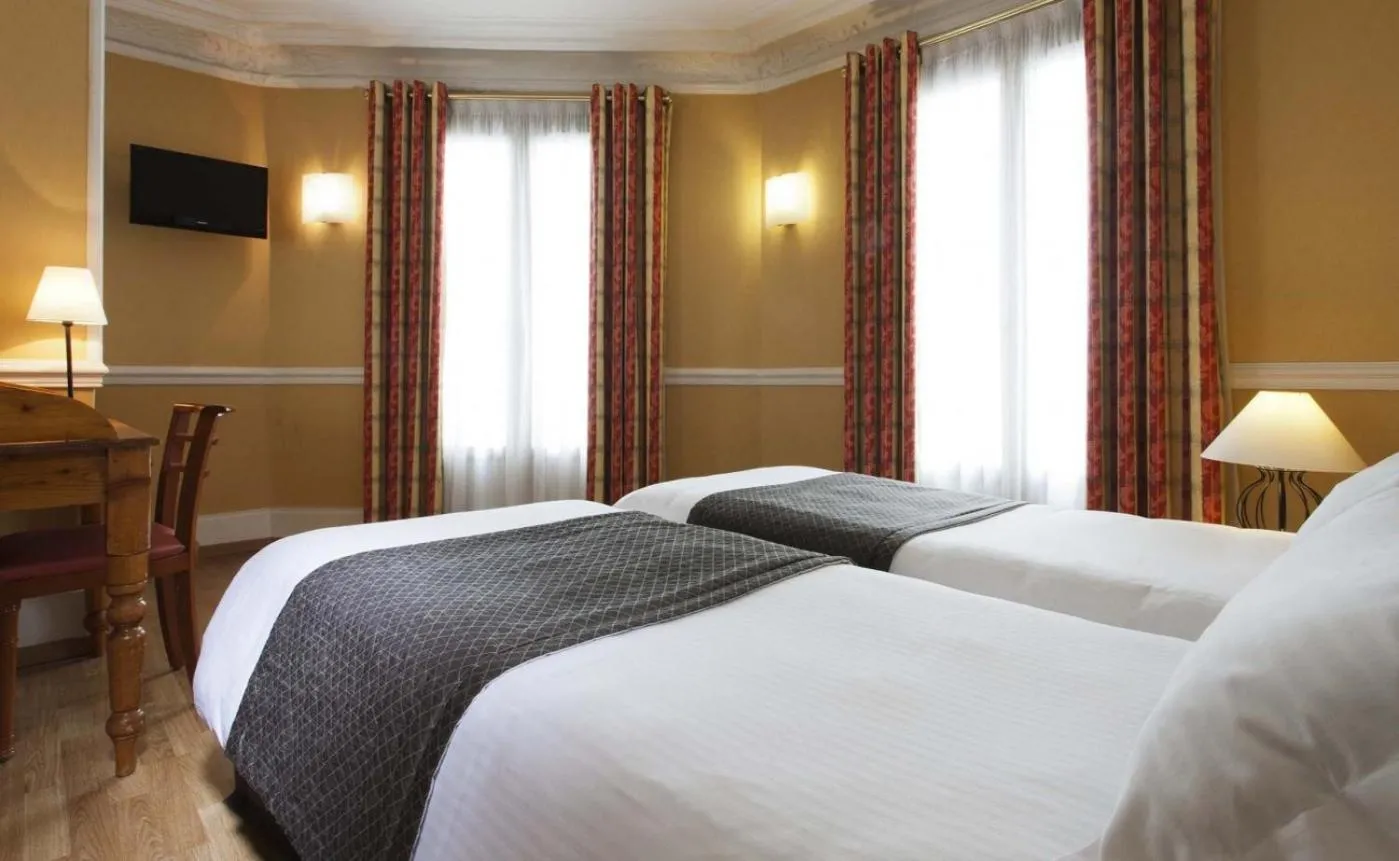 Bedroom, Bed in Hotel Claude Bernard Saint-Germain