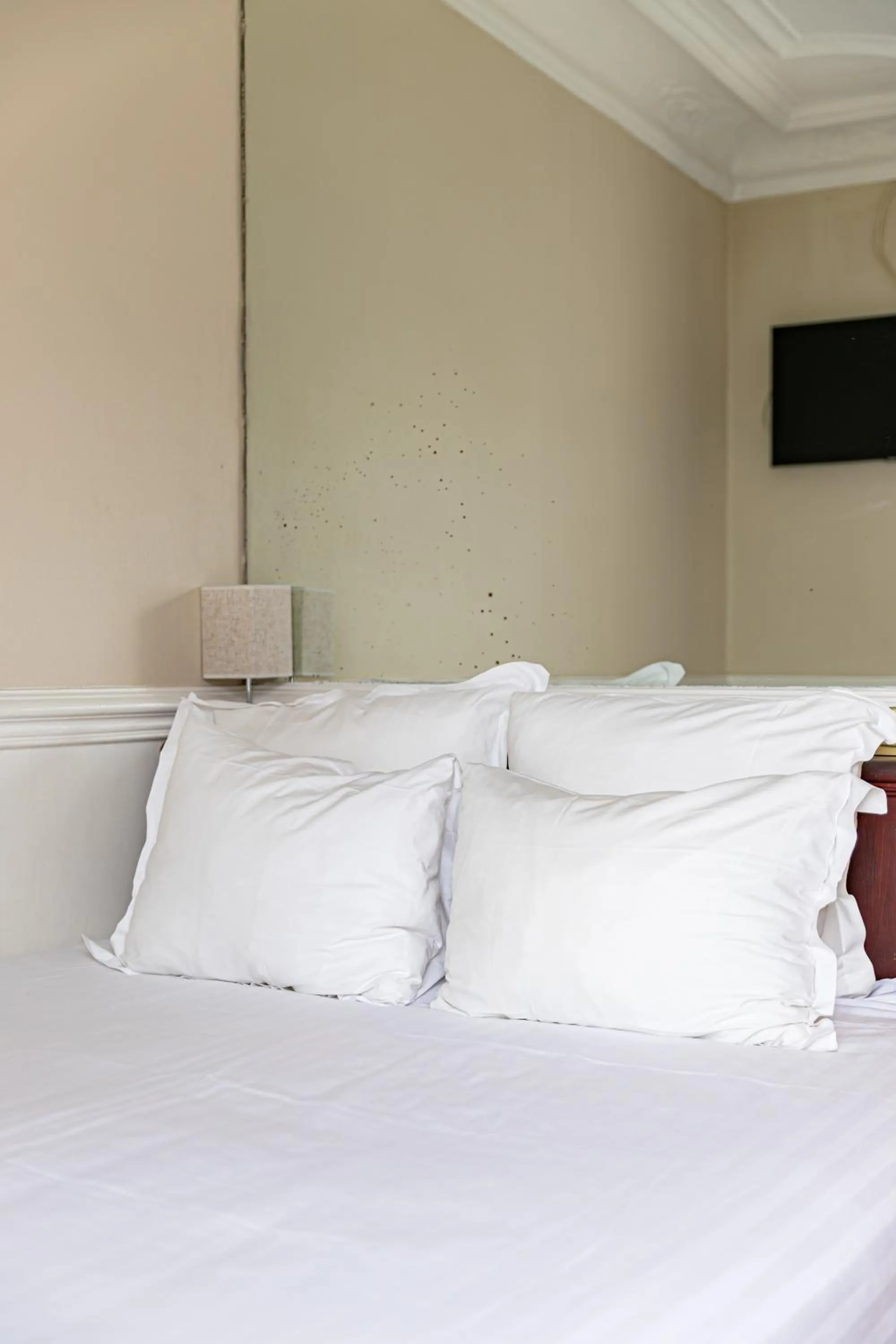 Bed in Hotel Claude Bernard Saint-Germain