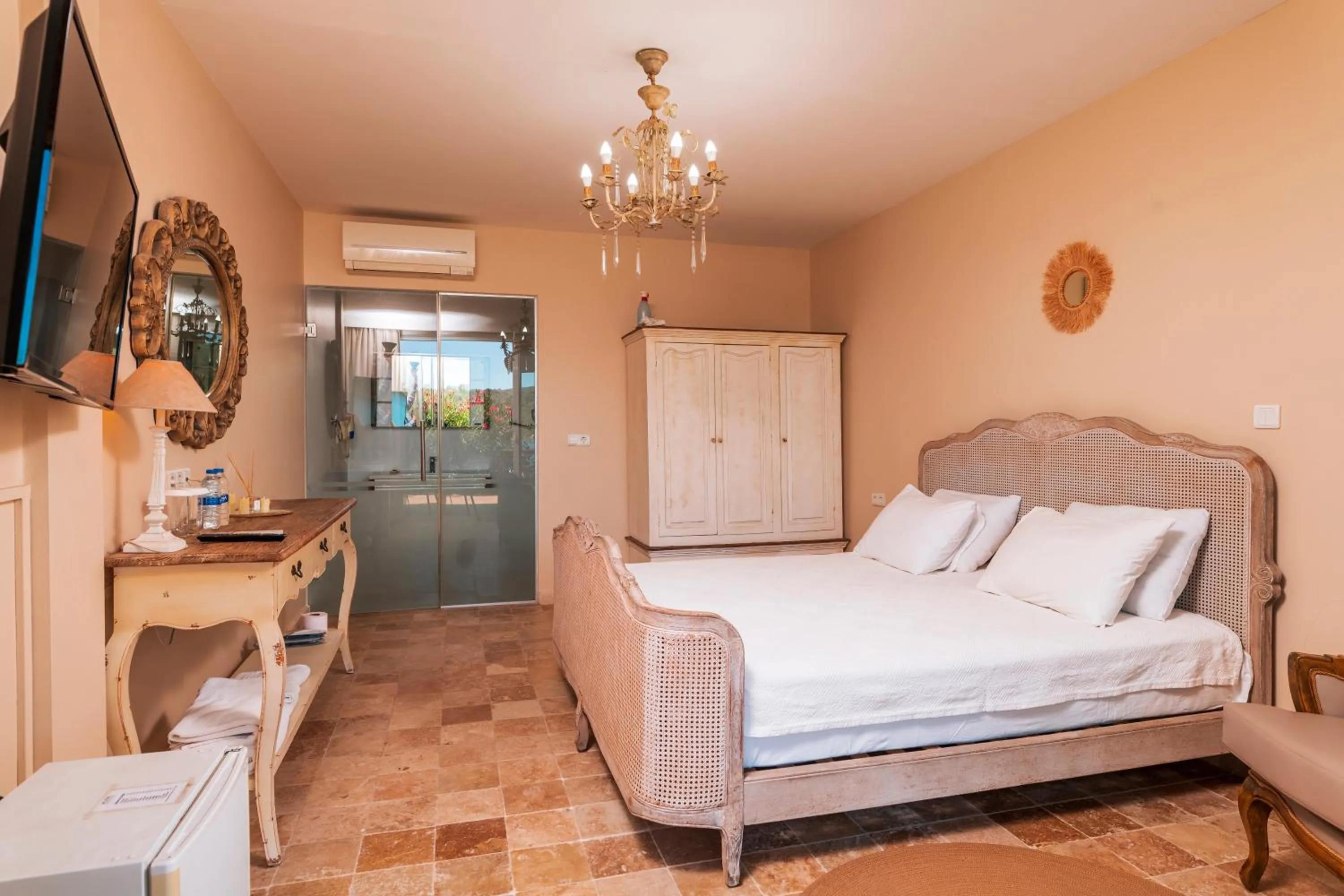 Photo of the whole room in Yalicapkini Boutique Hotel