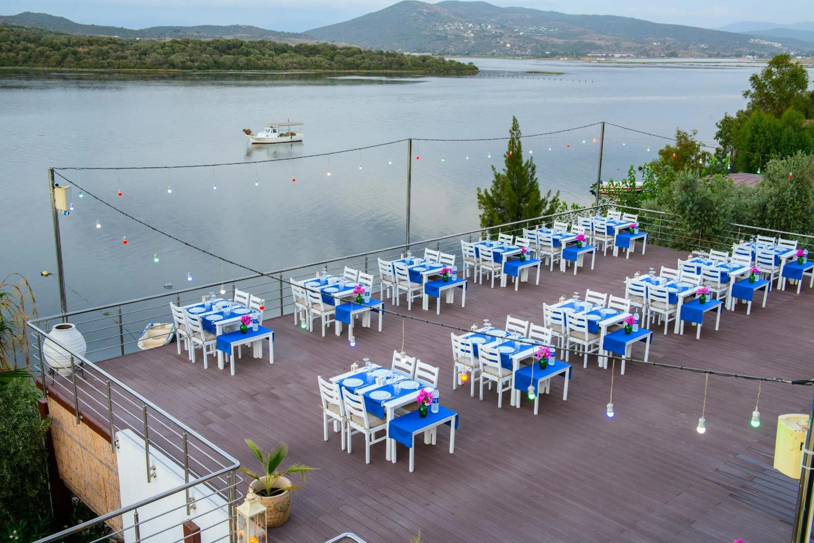 Restaurant/places to eat in Yalicapkini Boutique Hotel