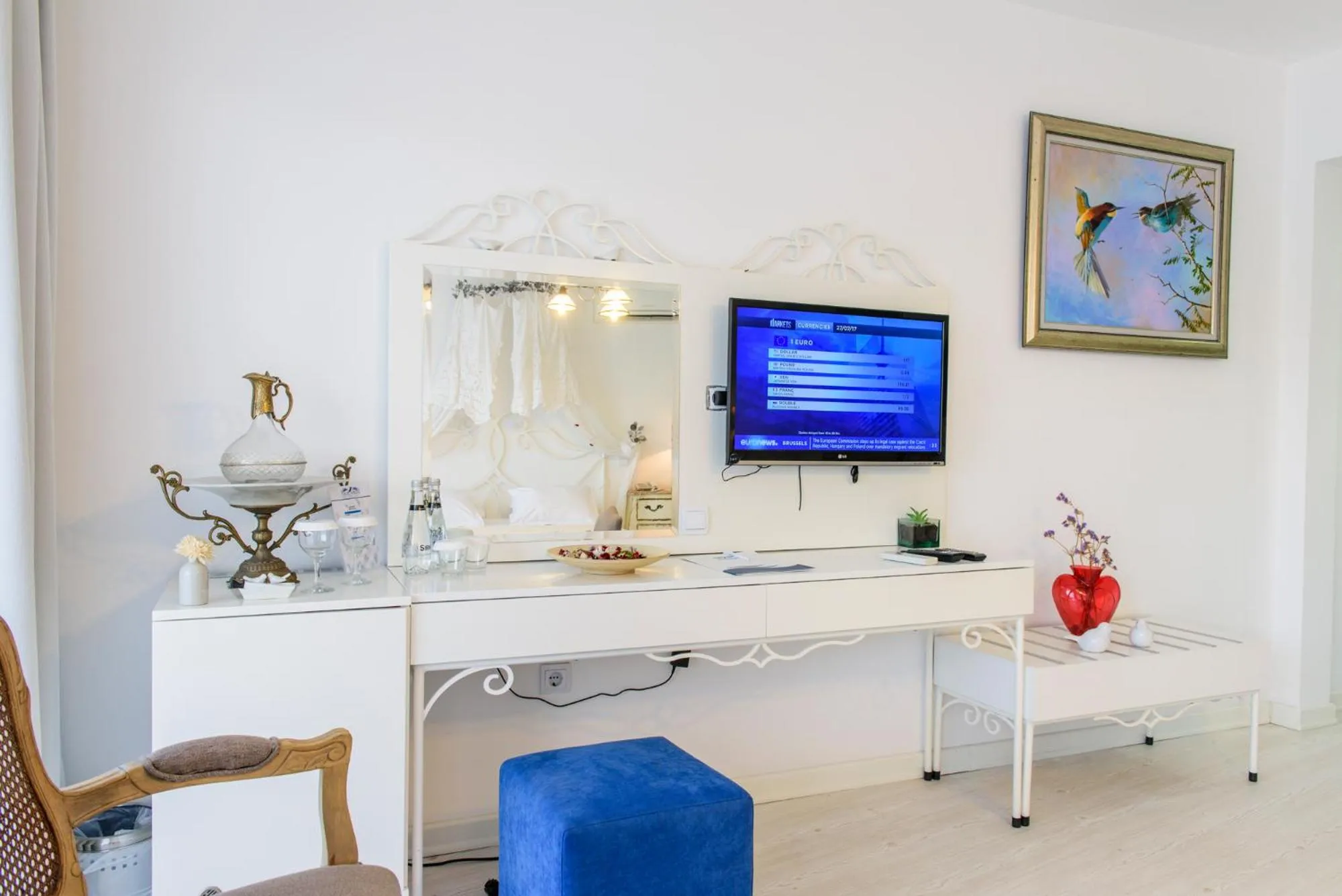 TV and multimedia in Yalicapkini Boutique Hotel