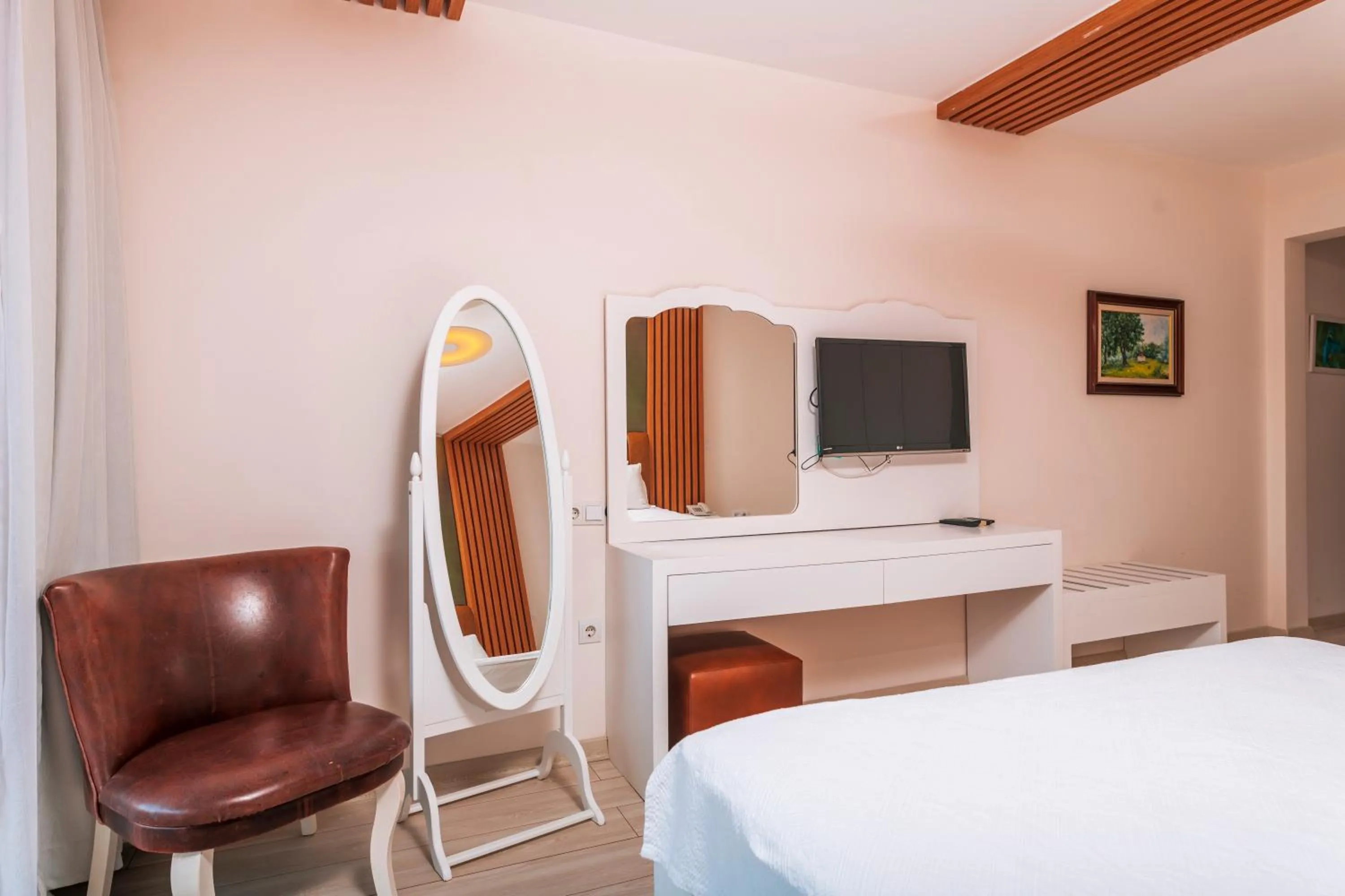 Communal lounge/ TV room in Yalicapkini Boutique Hotel