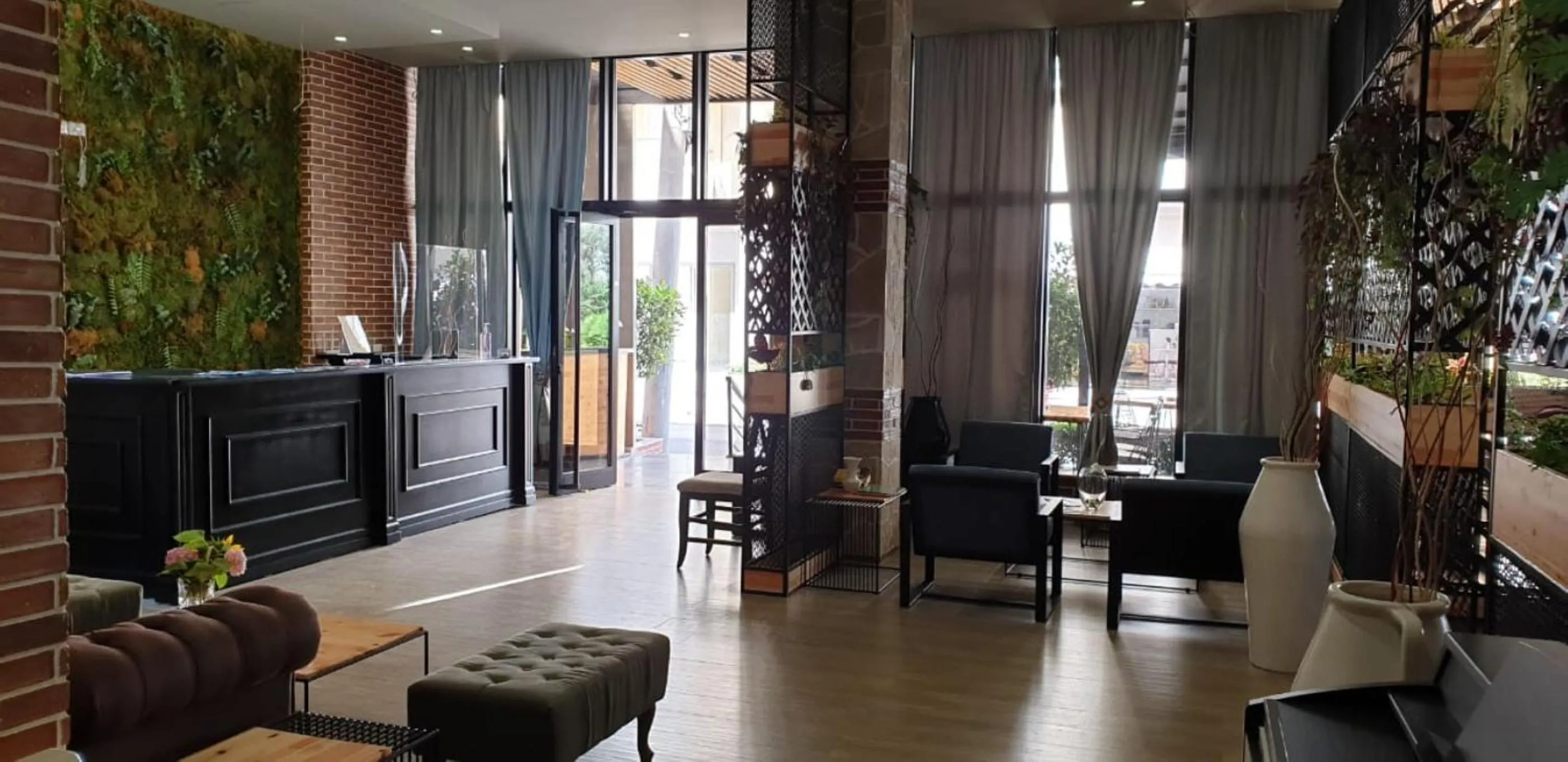 Eval Hotel