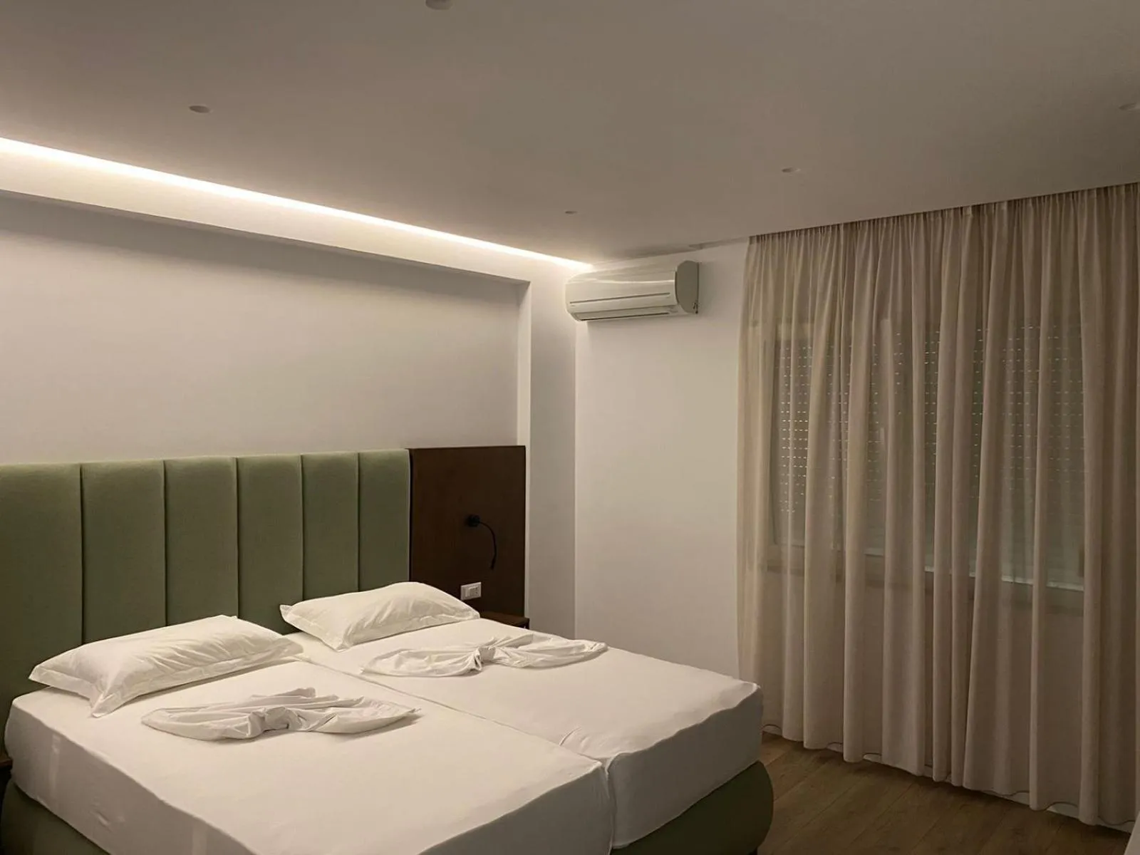 Eval Hotel