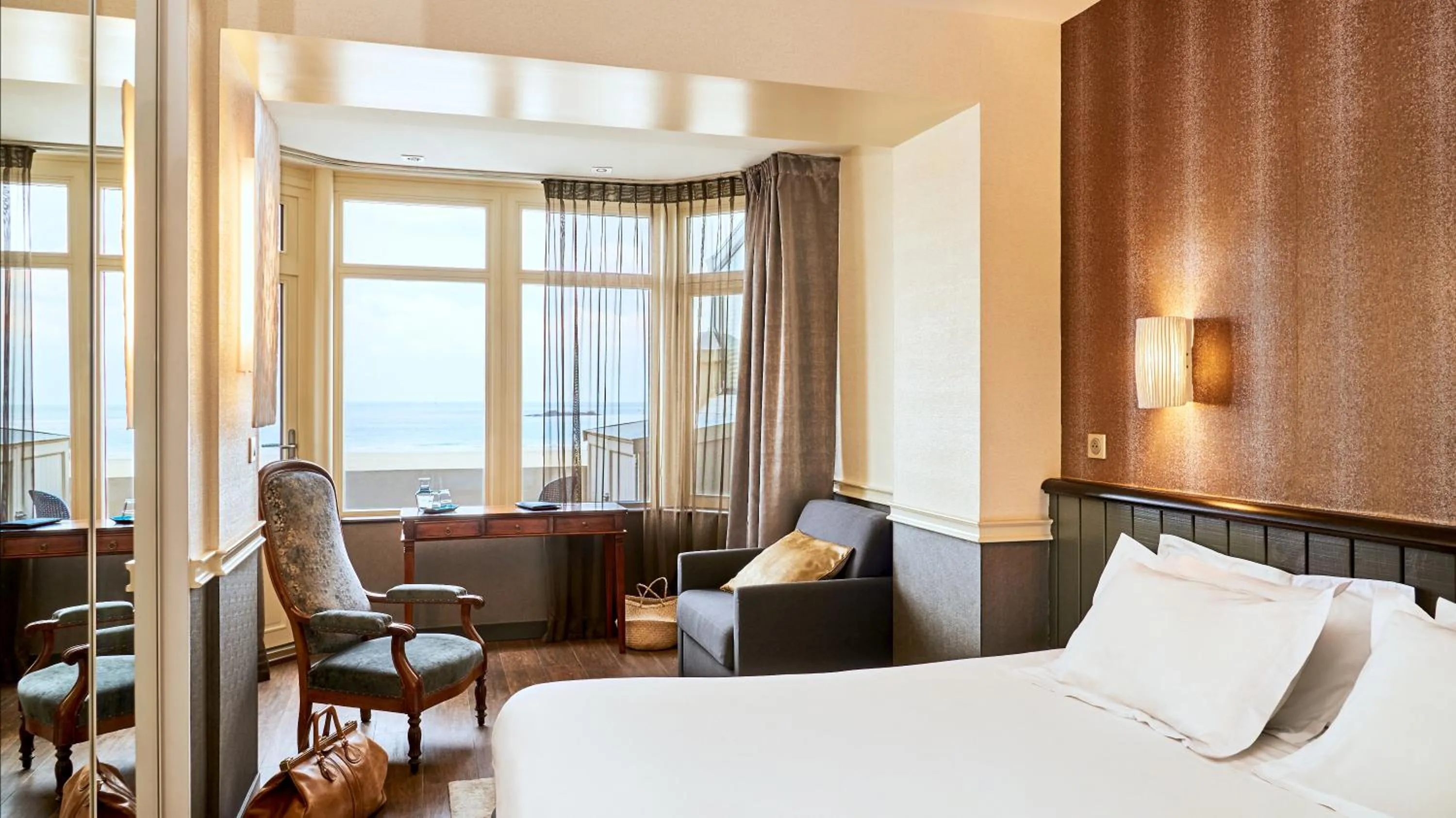 Photo of the whole room, Bed in Hôtel Le Beaufort