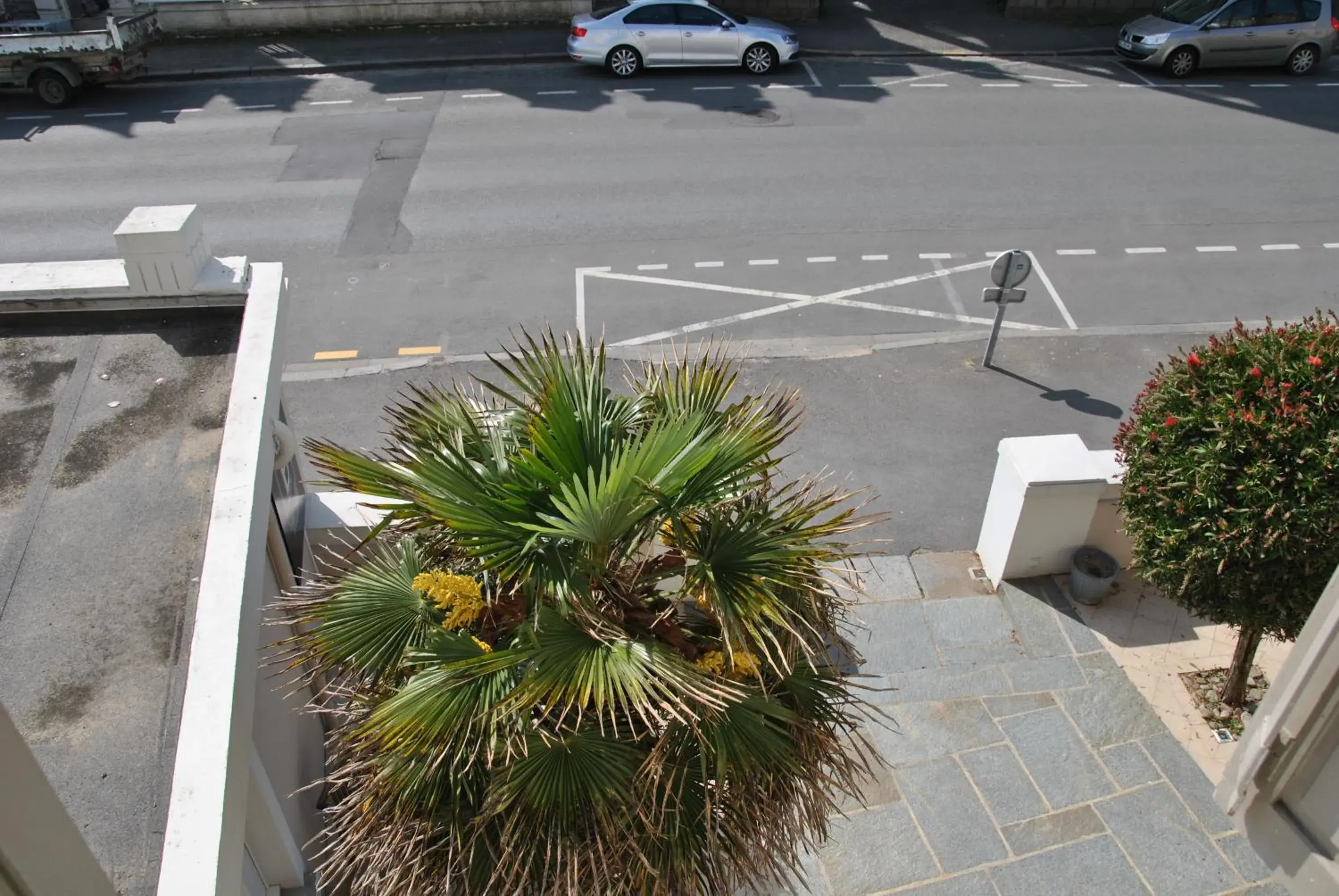 Comfort Double Room with Street View in Hôtel Le Beaufort Comfort Double Room with Street View in Hôtel Le Beaufort