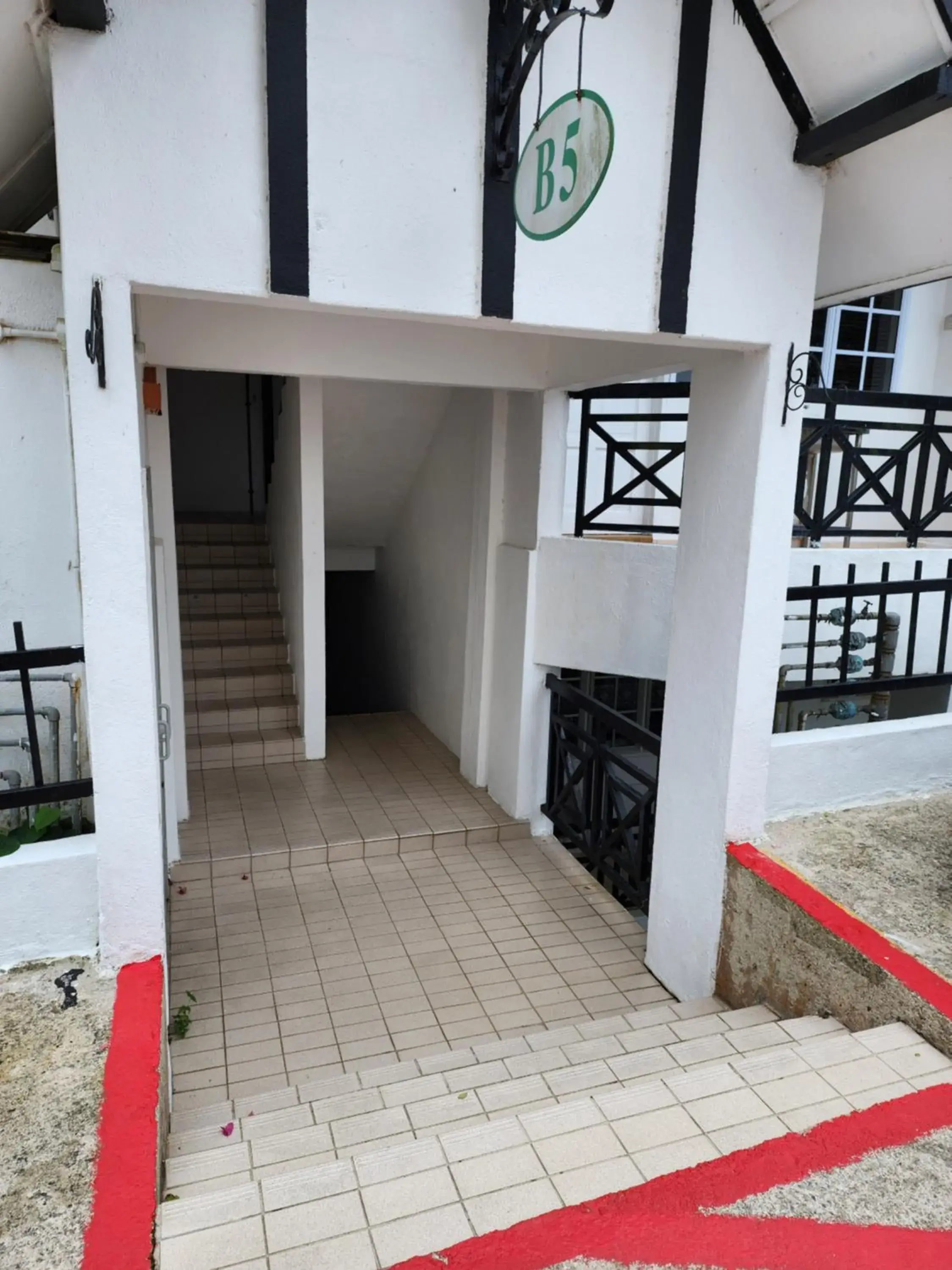 Facade/entrance in Little England B5-2 Fraser Panorama Facade/entrance in Little England B5-2 Fraser Panorama