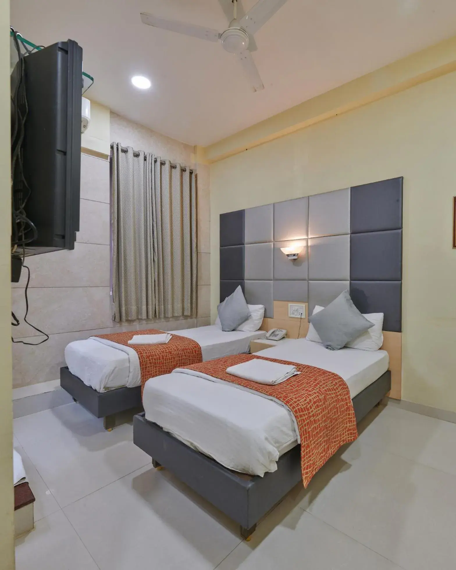 Standard Twin Room - single occupancy in Bentley Hotel Marine Drive Standard Twin Room - single occupancy in Bentley Hotel Marine Drive