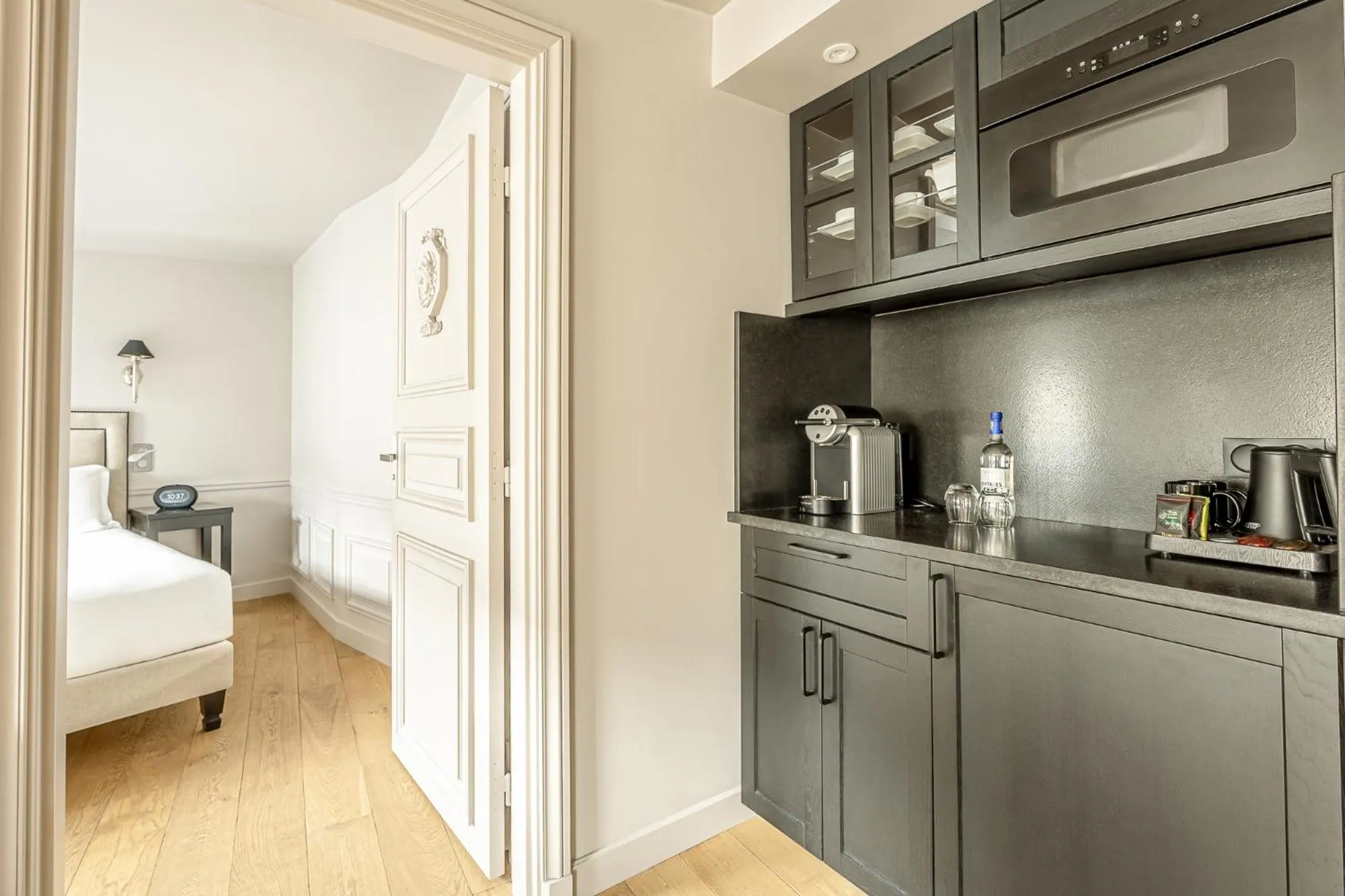 Coffee/tea facilities, Bed in Hotel Résidence Des Arts - Saint-Germain