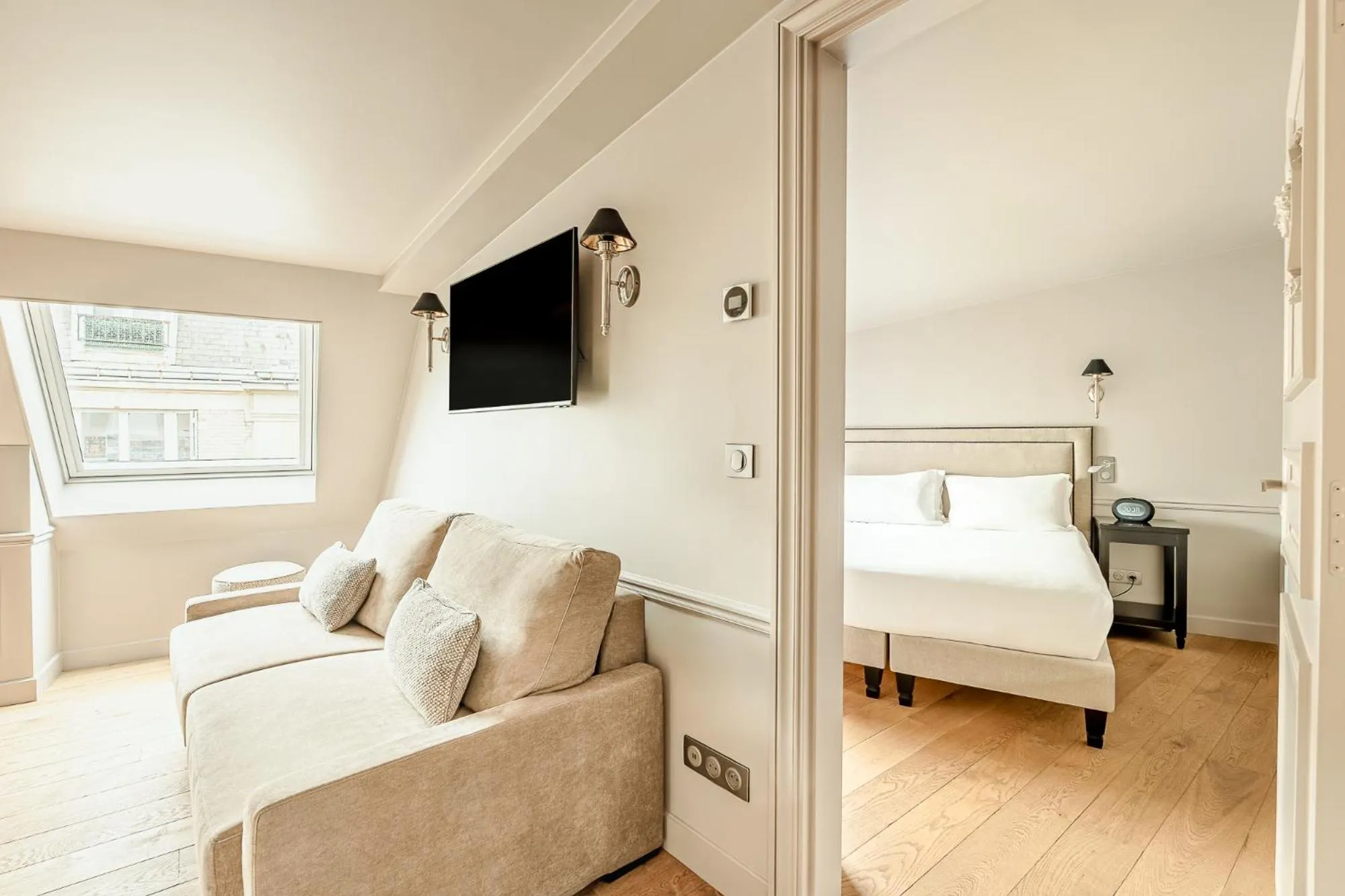 Photo of the whole room, Bed in Hotel Résidence Des Arts - Saint-Germain