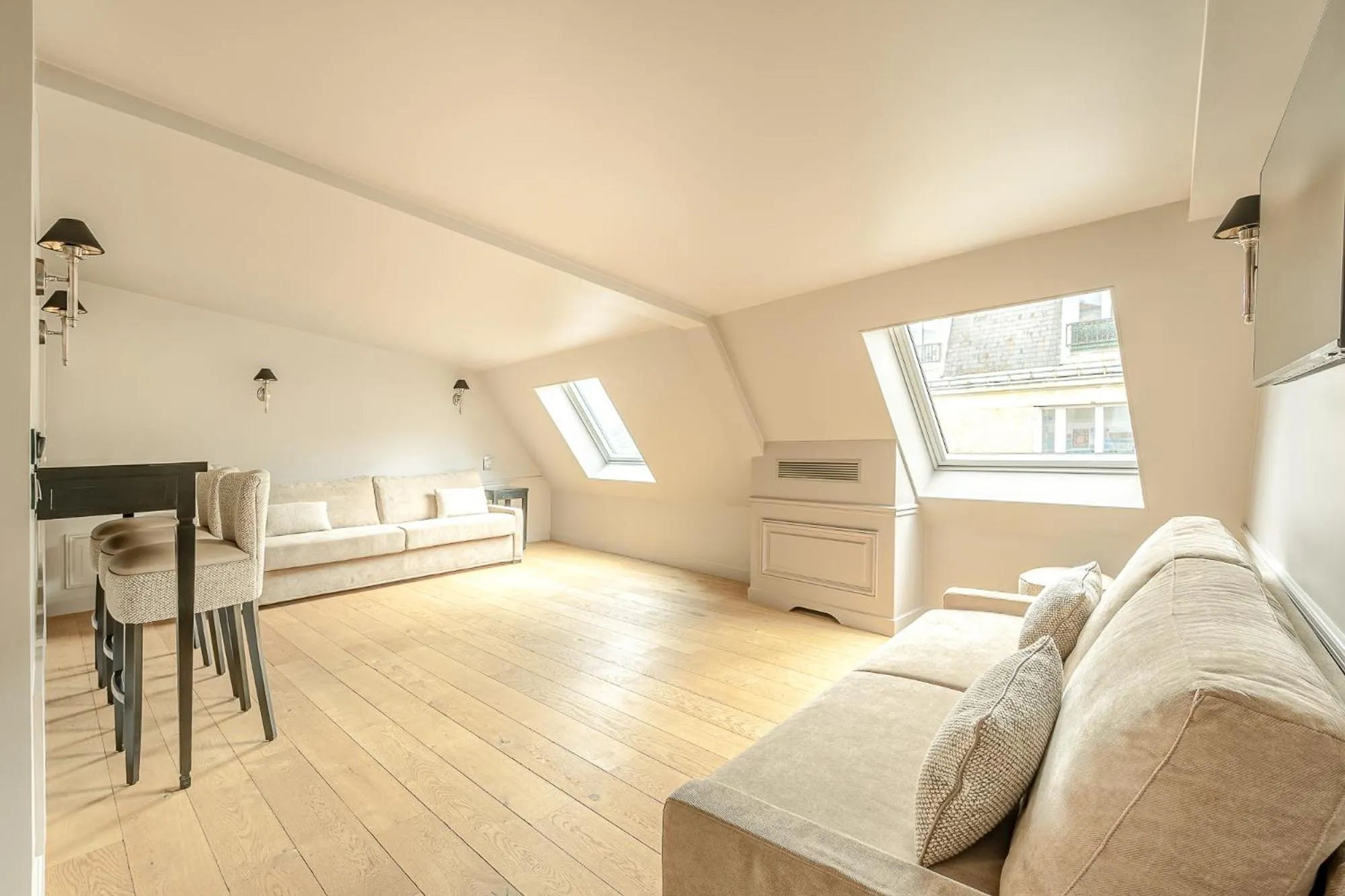 Living room, Bed in Hotel Résidence Des Arts - Saint-Germain