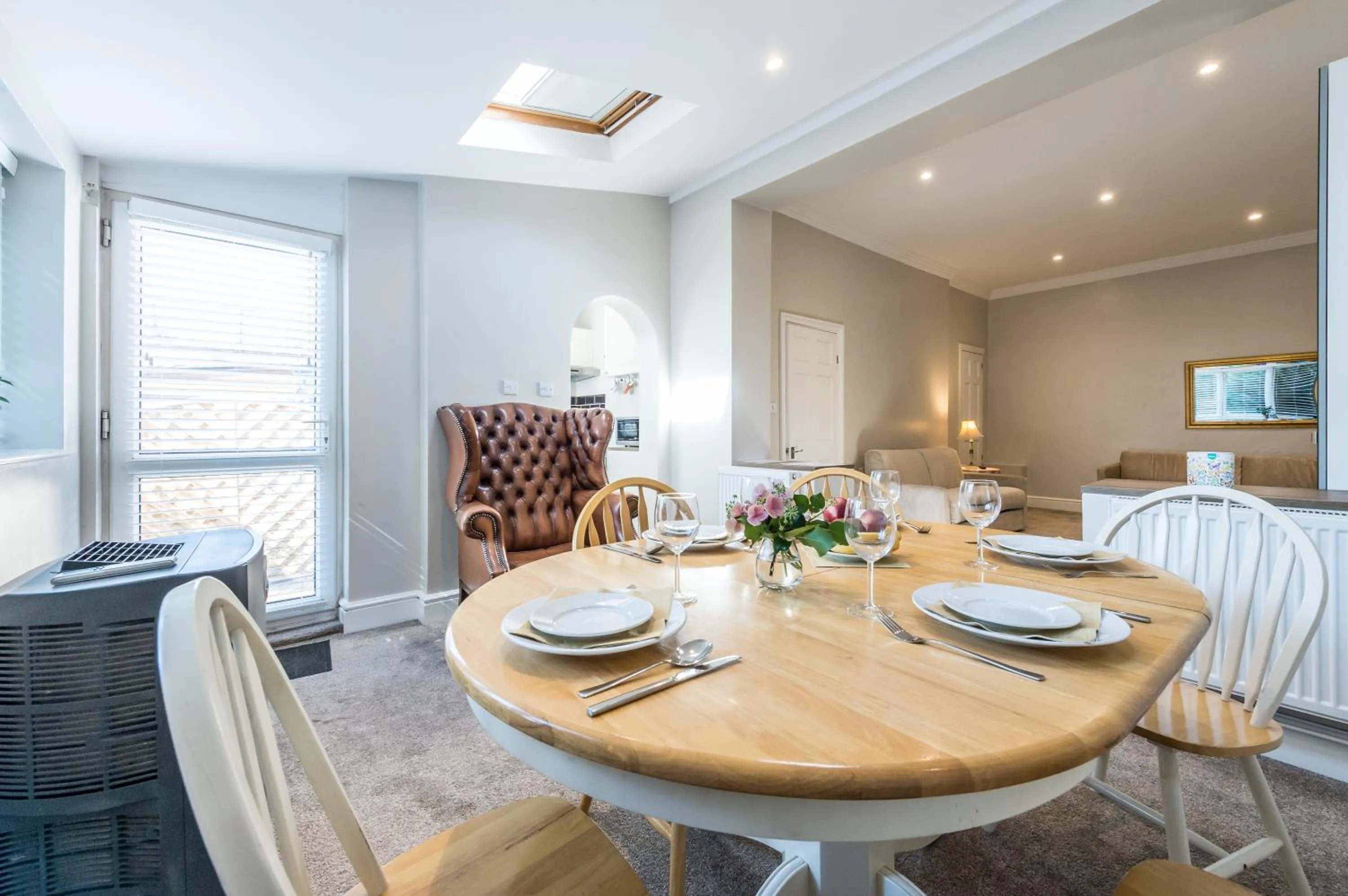Stylish apartment 12 minutes tube to Oxford Street with free wifi and air con