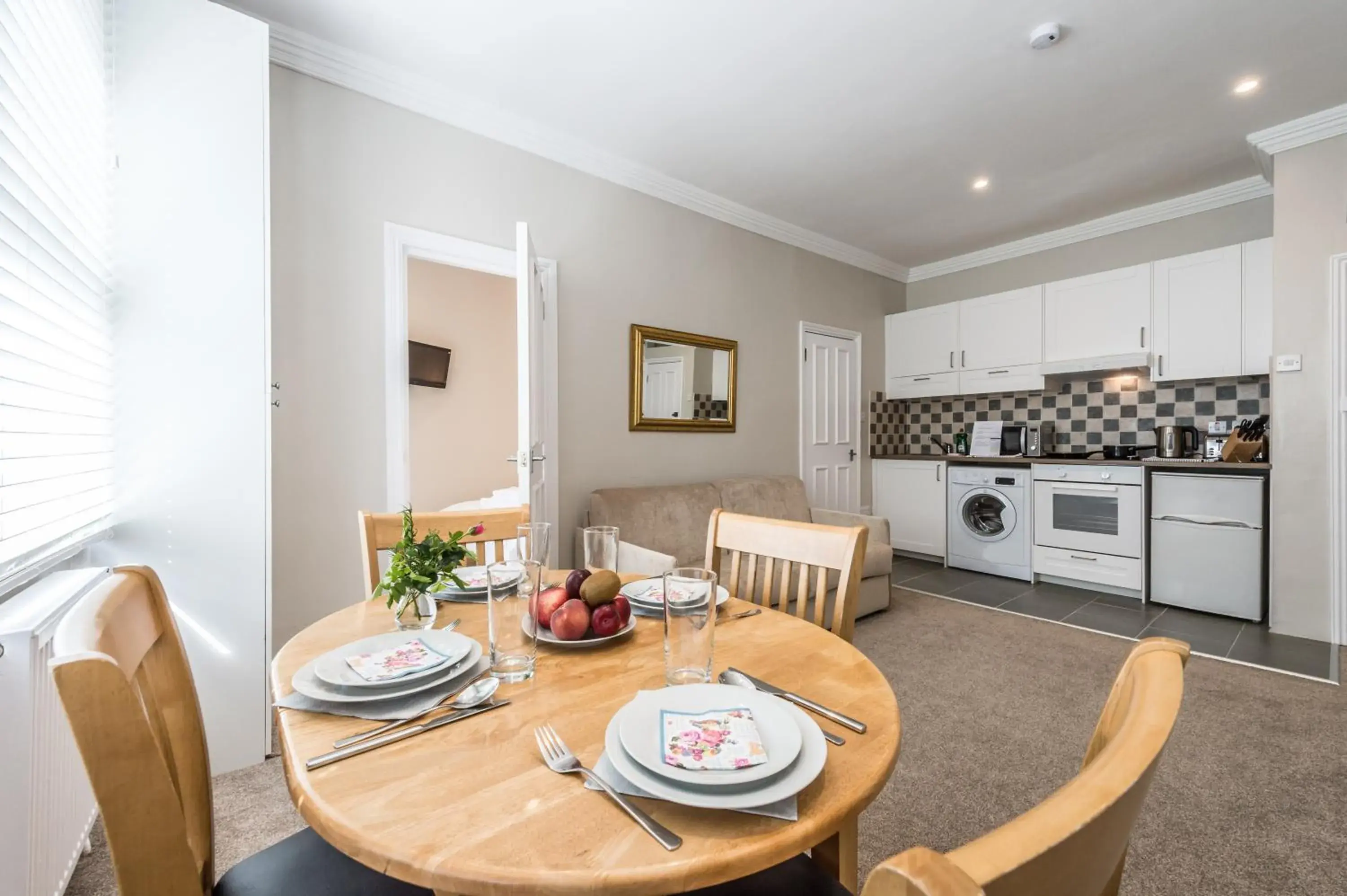 Stylish apartment 12 minutes tube to Oxford Street with free wifi and air con Stylish apartment 12 minutes tube to Oxford Street with free wifi and air con