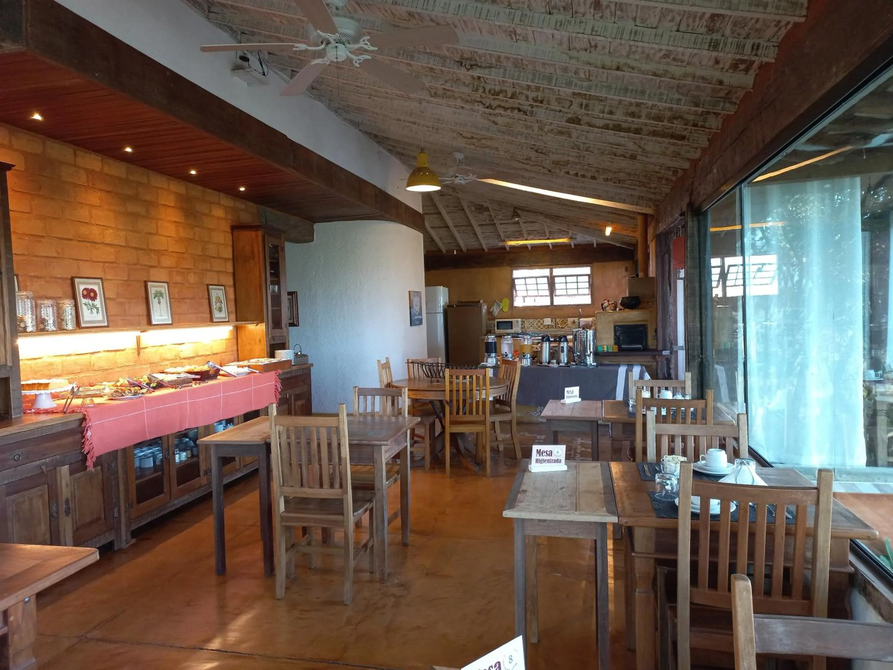 Buffet breakfast in Pousada Cantares