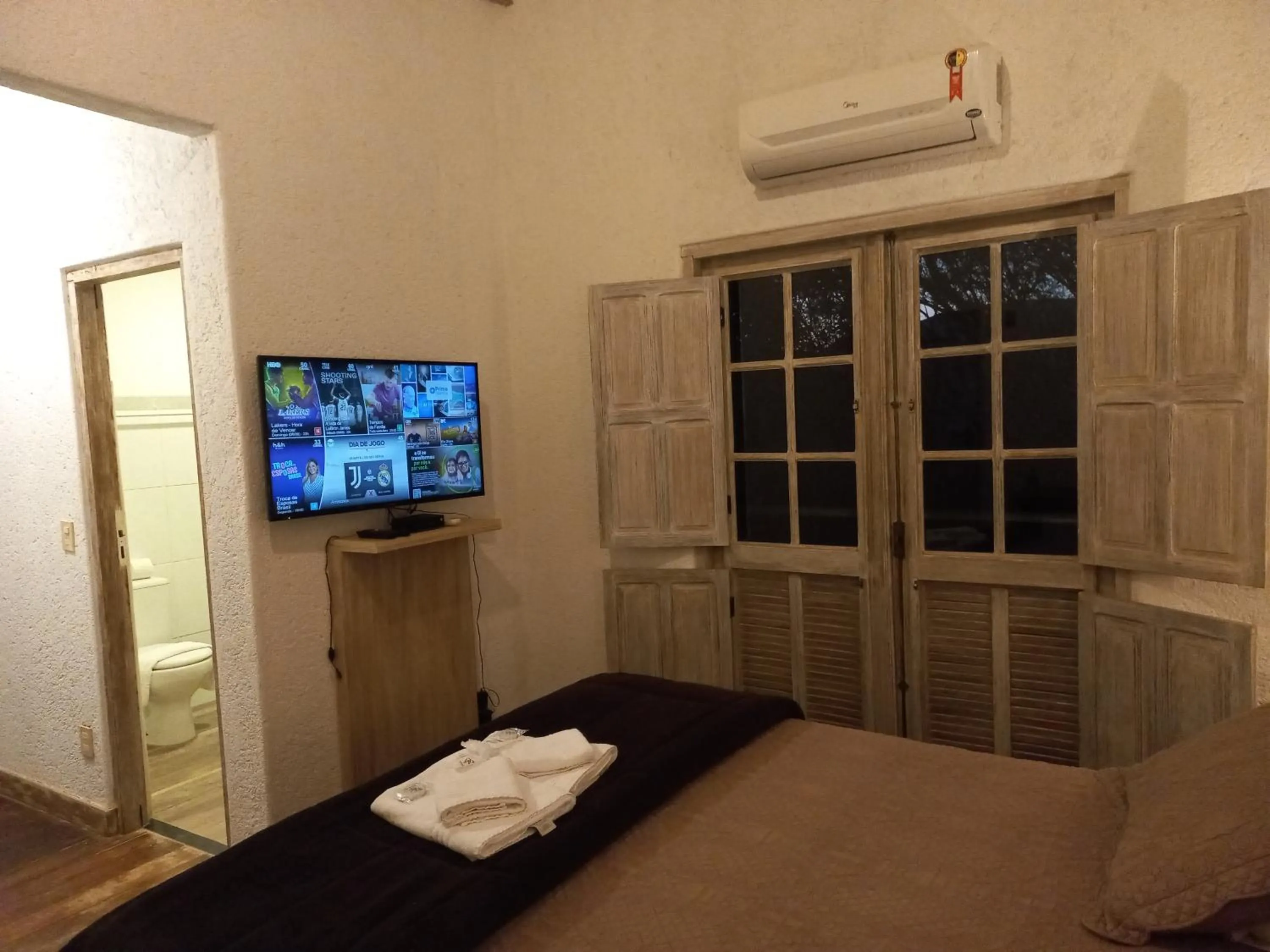 TV and multimedia, Bed in Pousada Cantares